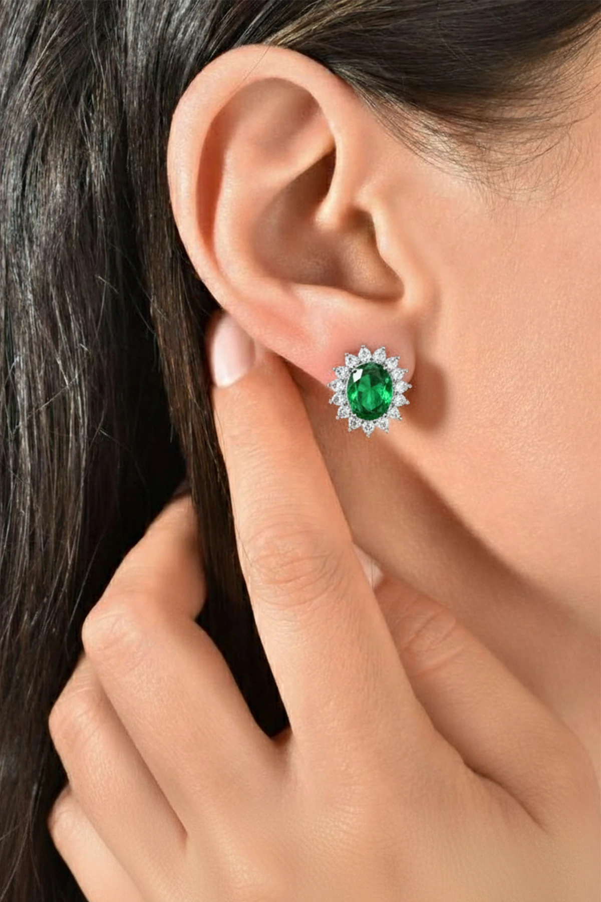 Zirkon Taş Detaylı Yeşil Işıltılı Küpe - Gümüş Renk Anti Alerjik Tasarım