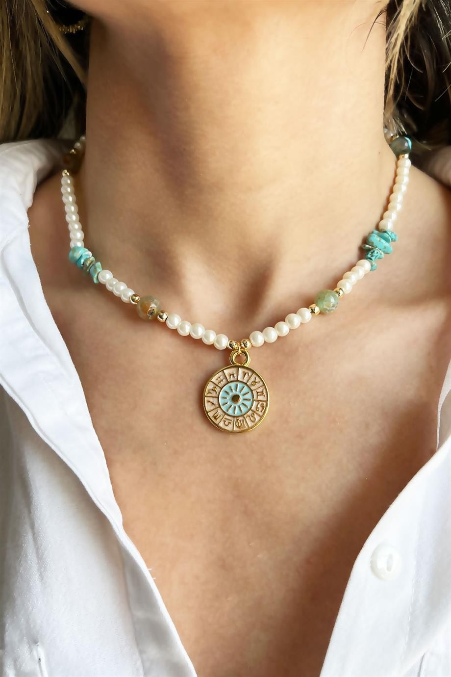 Natural Broken Stone Zodiac Medal Detail Pearl Necklace