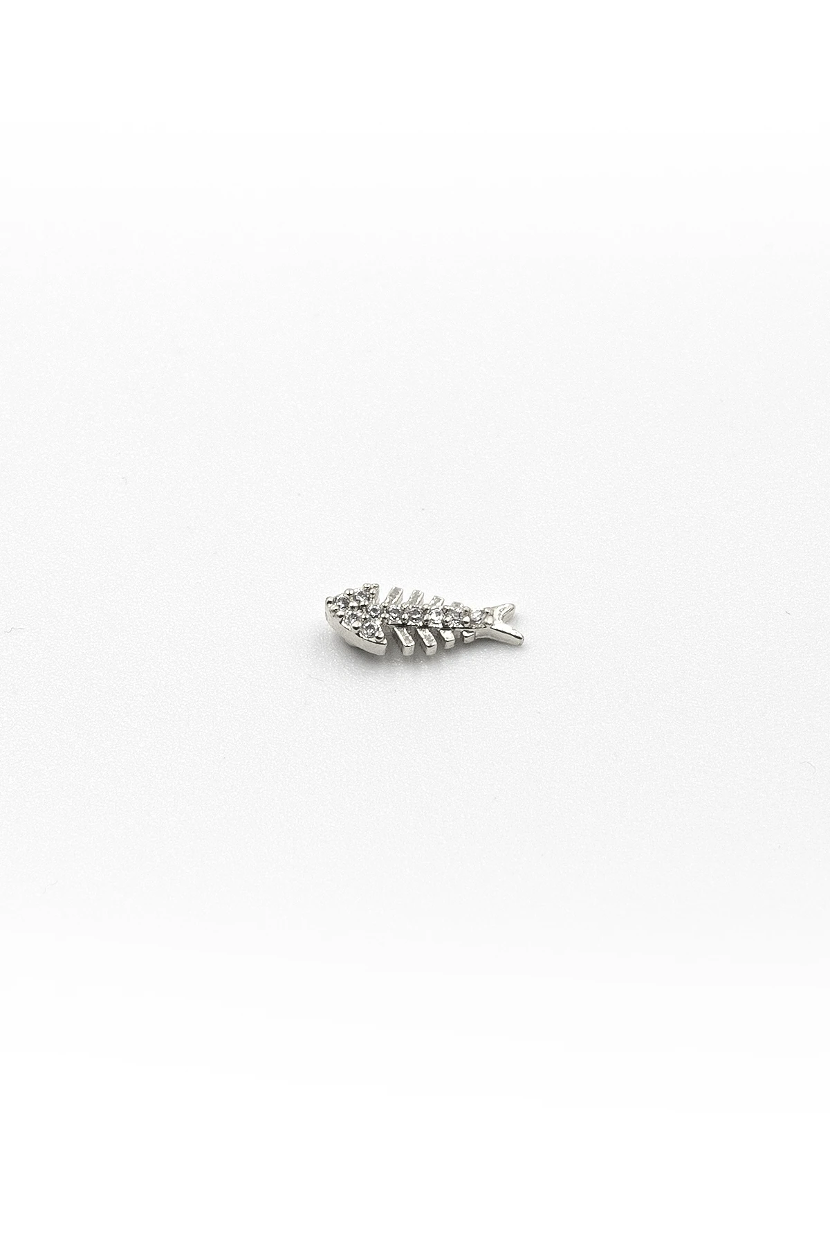 Gümüş Balık Kılçığı Tragus Helix Piercing – Şık Tasarım, Anti Alerjik, Kararma Yapmaz