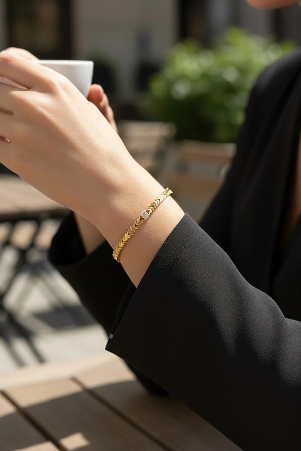 Çavuş Model Taşlı Xuping Kararmaz Bileklik – Gold | Parlak Zirkon Detaylı, Şık ve Dayanıklı Tasarım