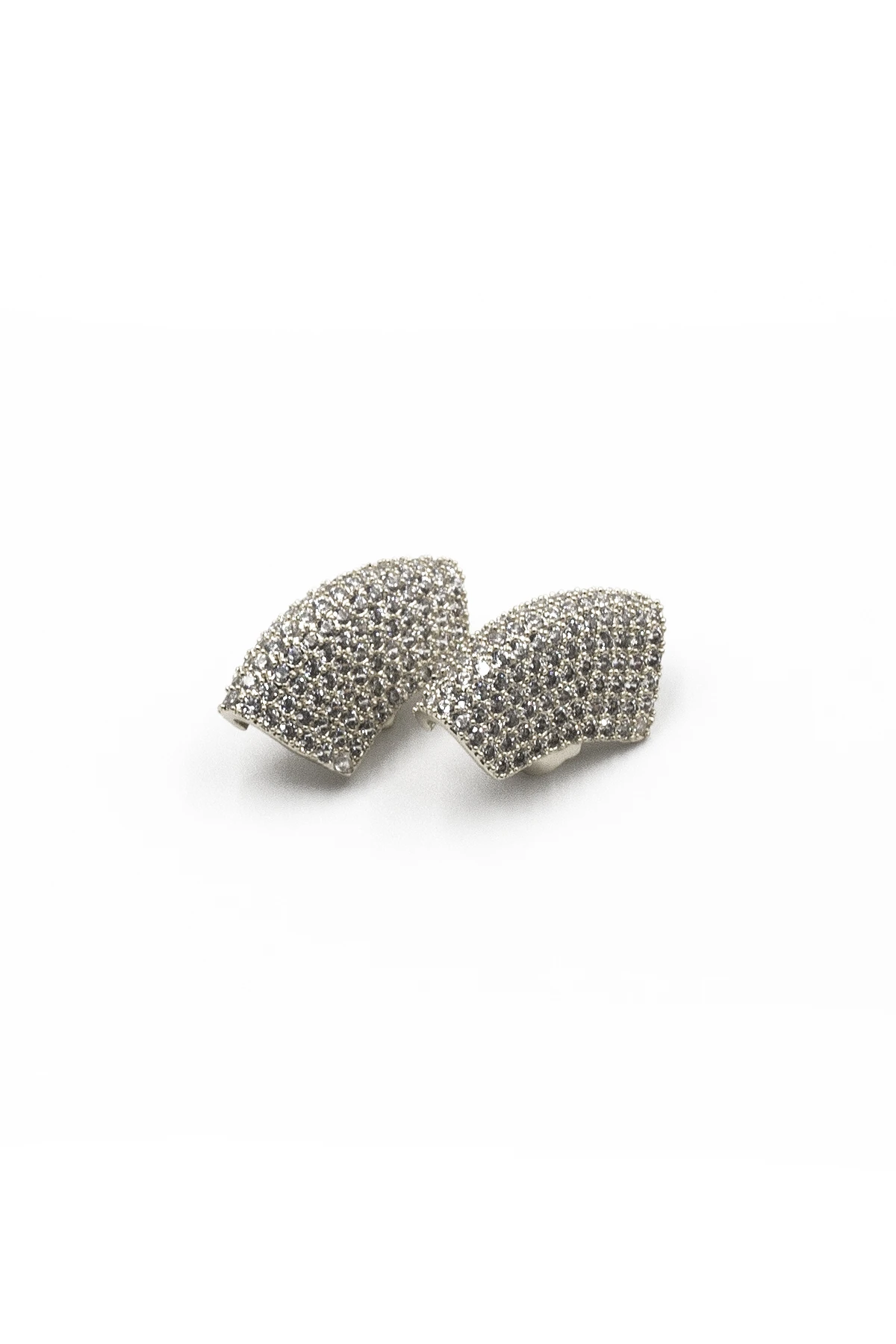 Zirkon Taşlı Gümüş Küpe – Anti Alerjik, Işıltılı Vidalı Tasarım