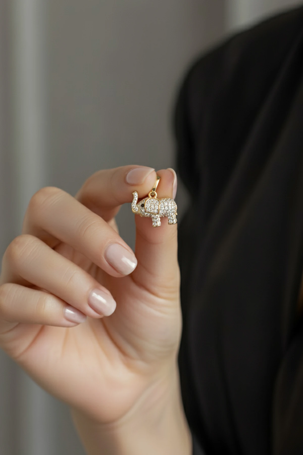 Taşlı Fil Model Kolye Ucu Gold – 14K Renk, Zirkon Mıhlama, Alerji Karşıtı Xuping