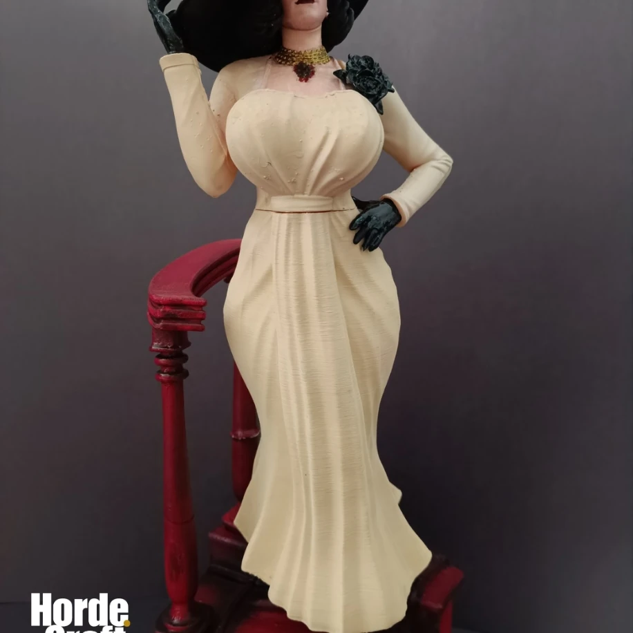 Lady Dimitrescu - Resident Evil figürü