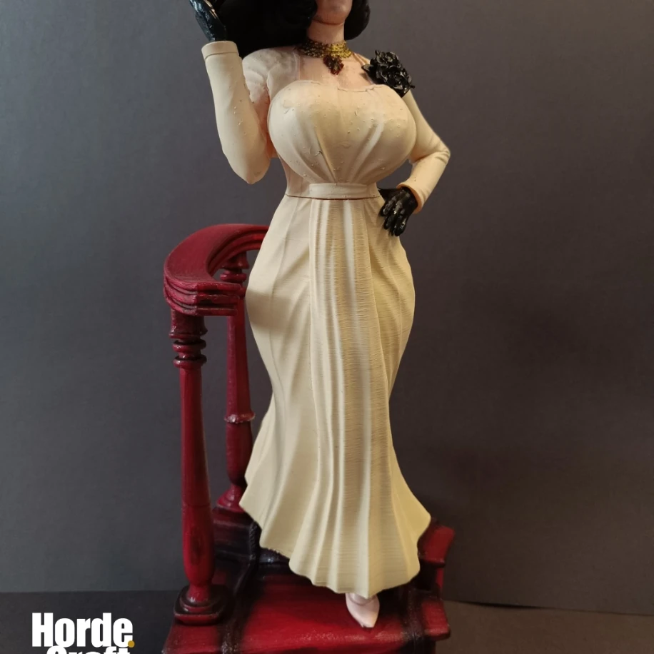 Lady Dimitrescu - Resident Evil figürü