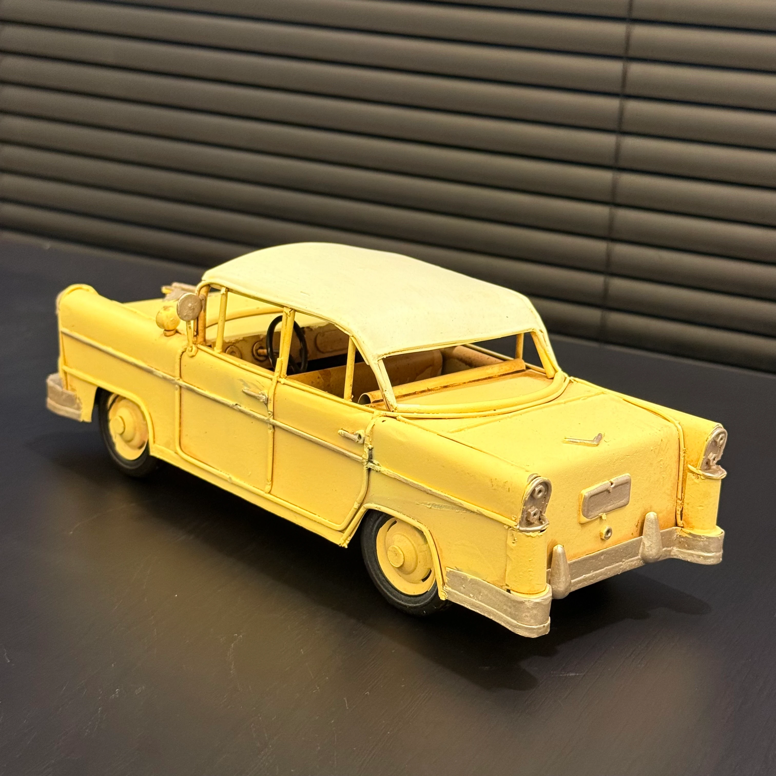 Büyük Dekoratif Metal Araba