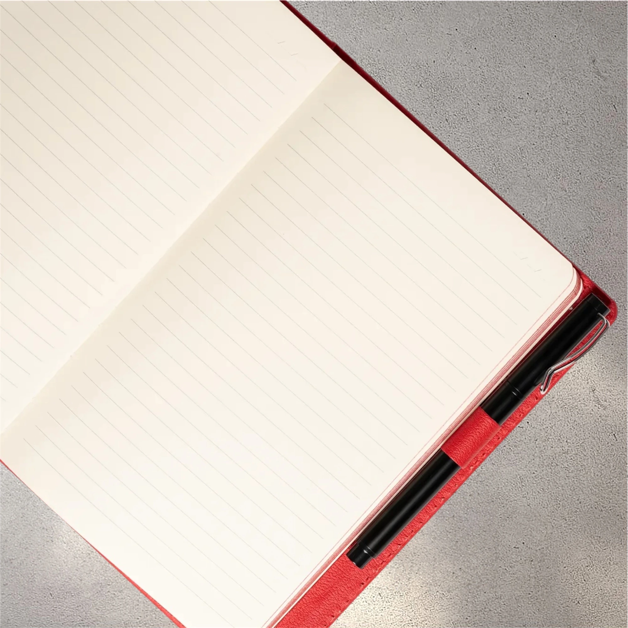 14,5 x 21 cm Termo Deri PU Sert Kapaklı Tarihsiz Defter, 224 Sayfa, 80 gr Ivory Krem Çizgili İç Kağıt, Kenar Boyalı, Kalem Tutuculu