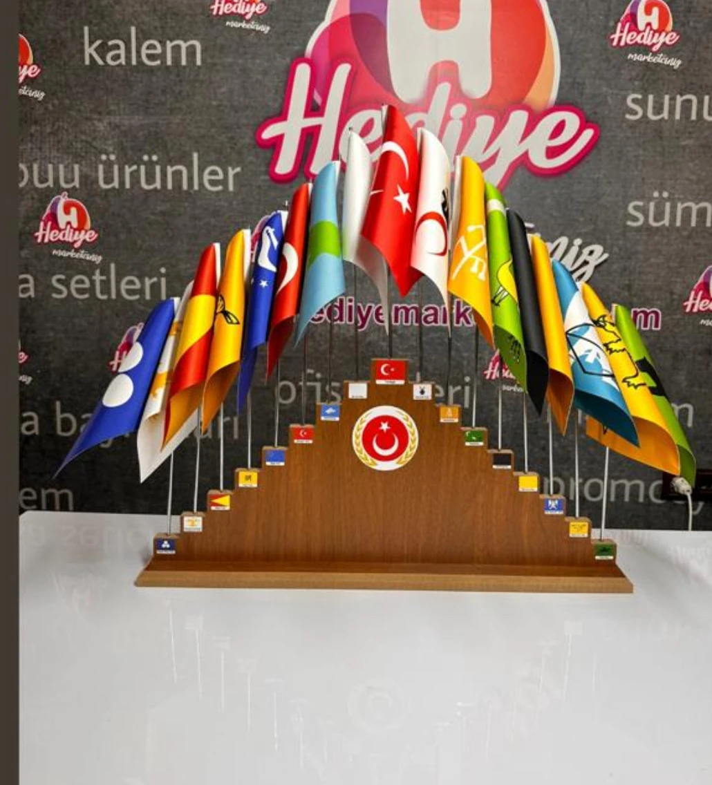 17 li Türk Devletleri Bayrağı