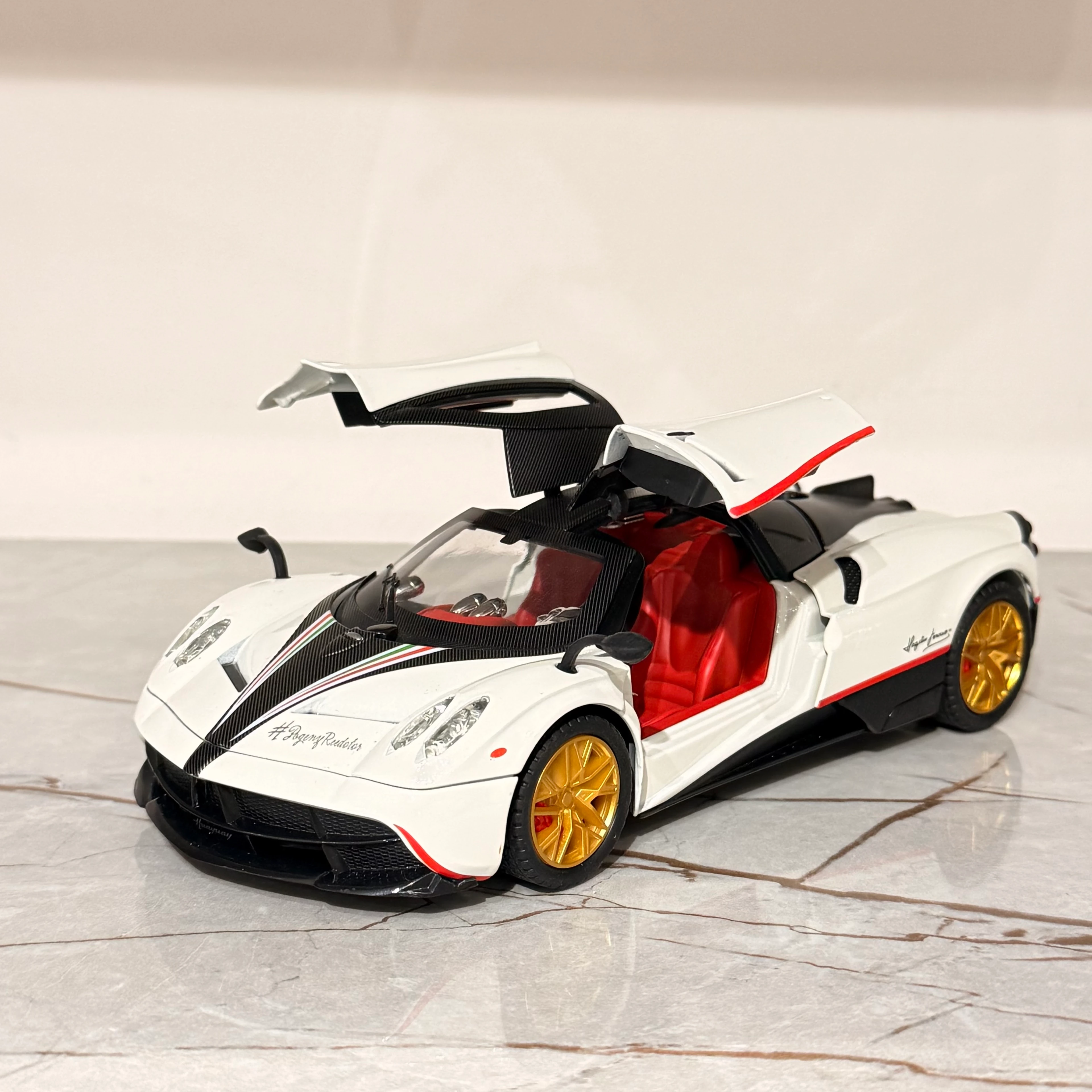 Pagani Huayra Diecast 1/24 Ölçek