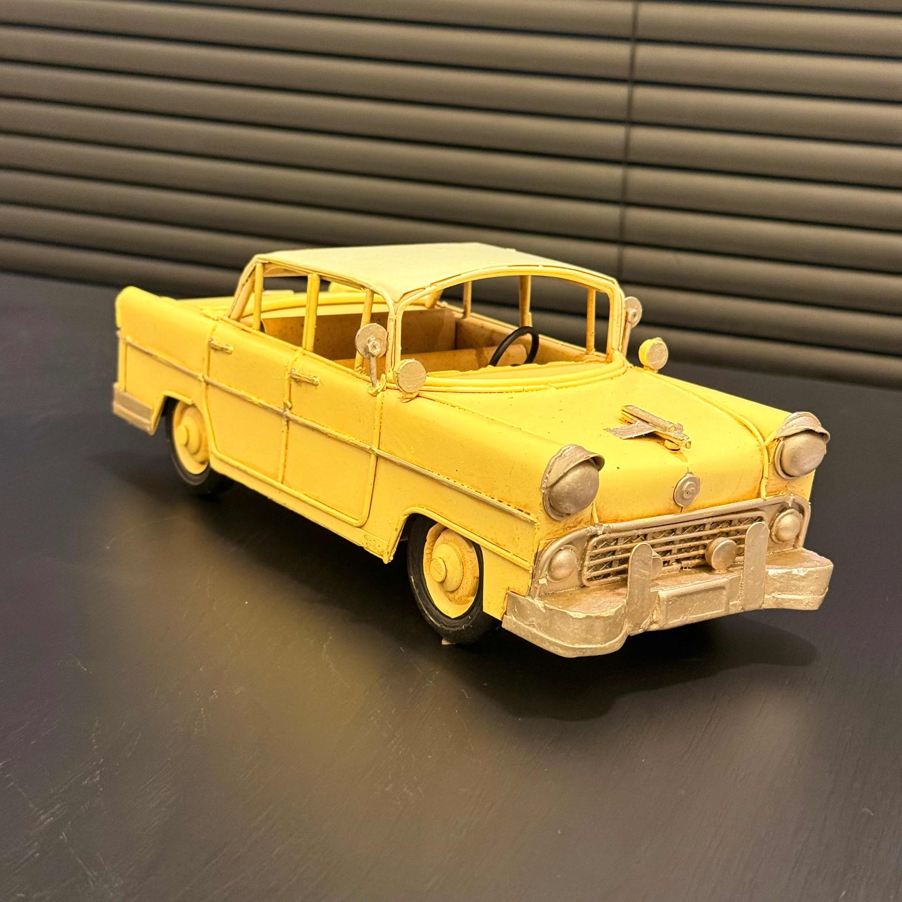 Büyük Dekoratif Metal Araba