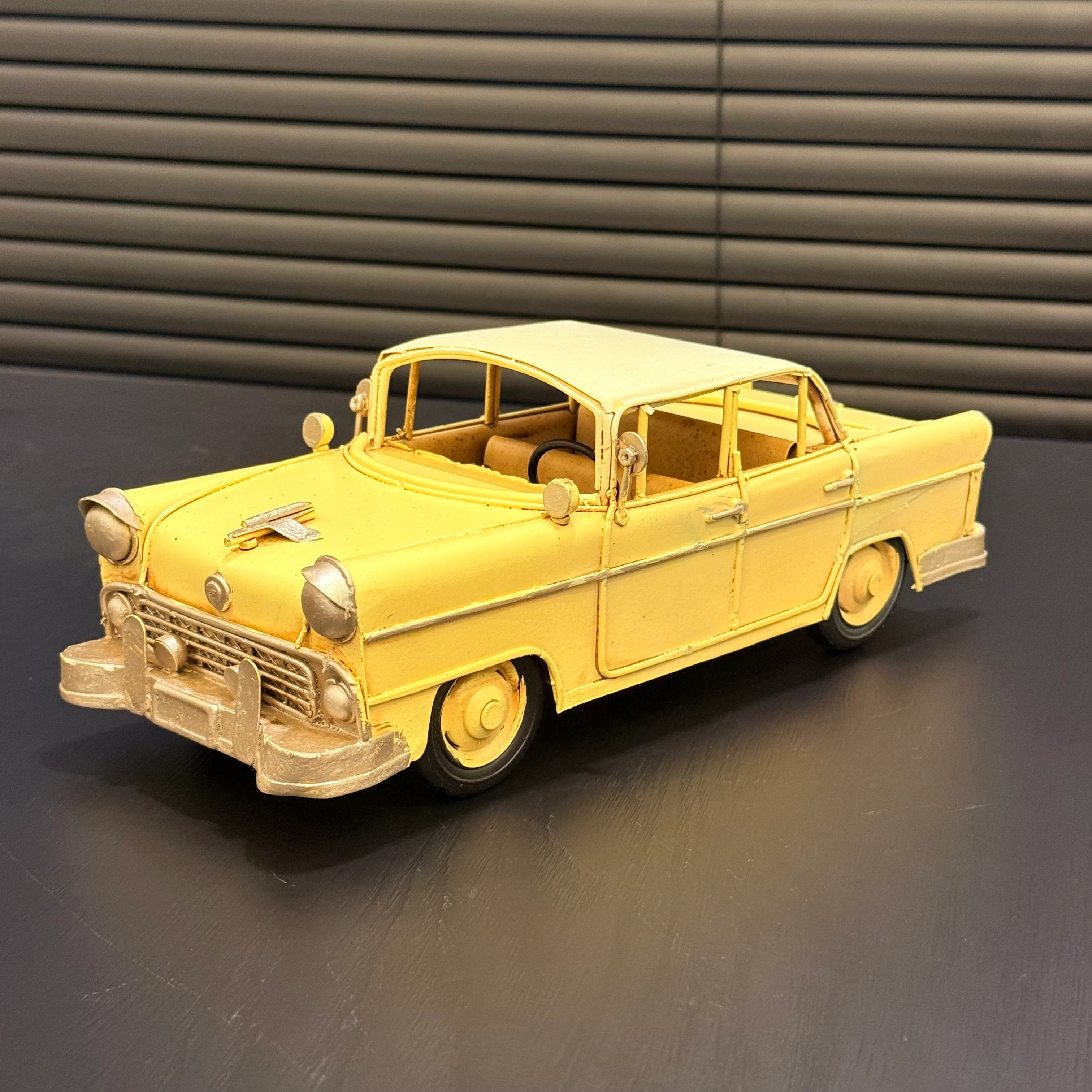 Büyük Dekoratif Metal Araba