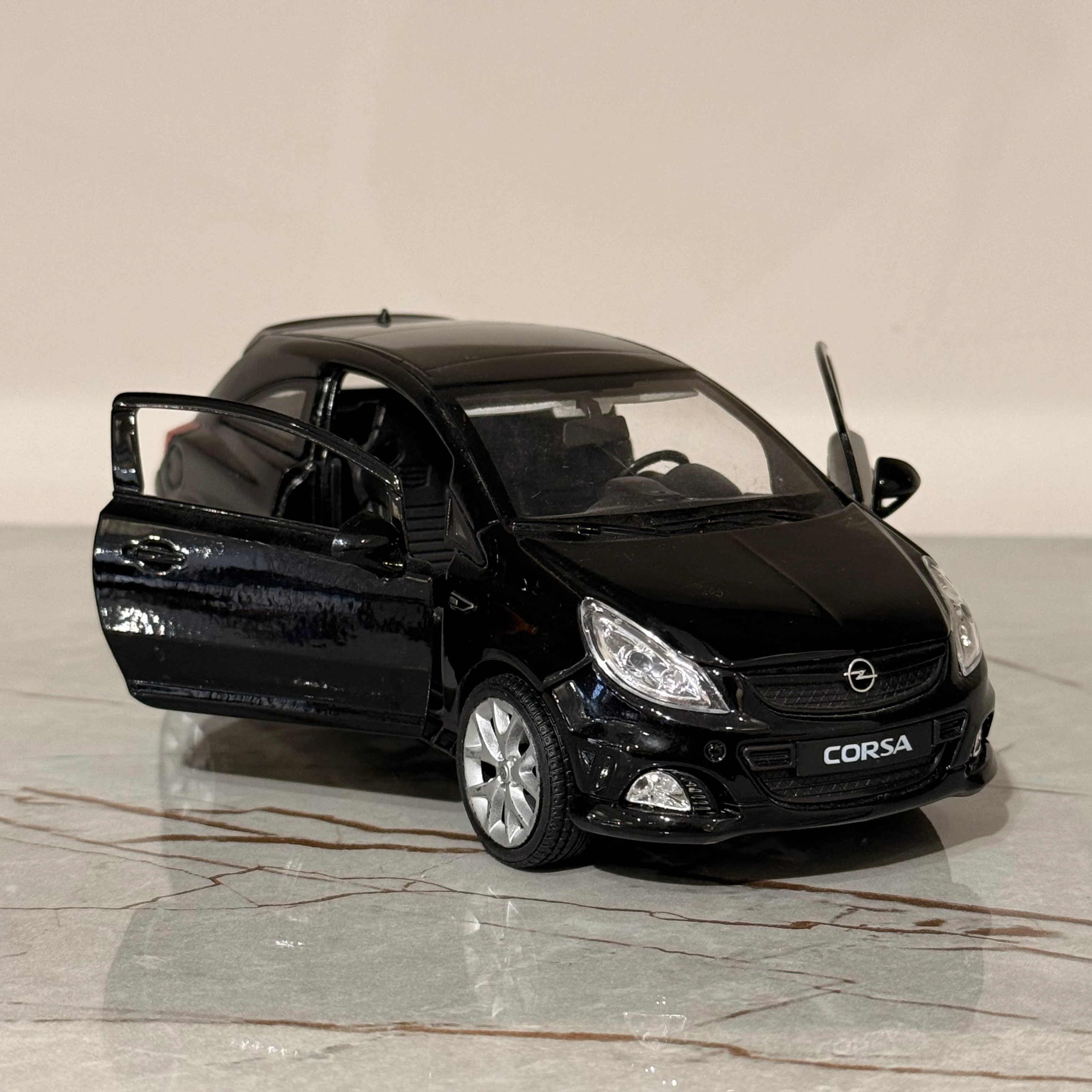 Opel Corsa 1/24 Ölçek