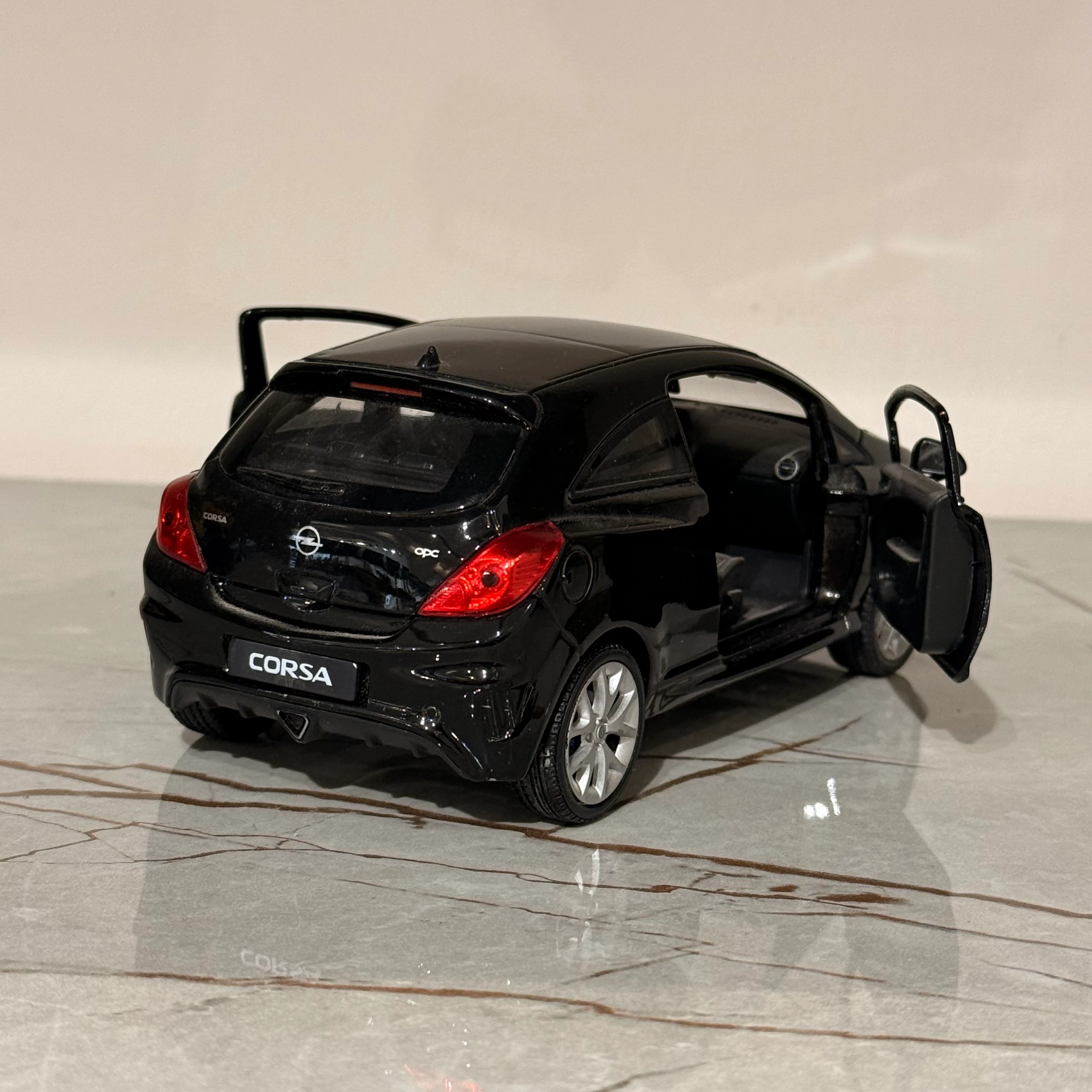 Opel Corsa 1/24 Ölçek