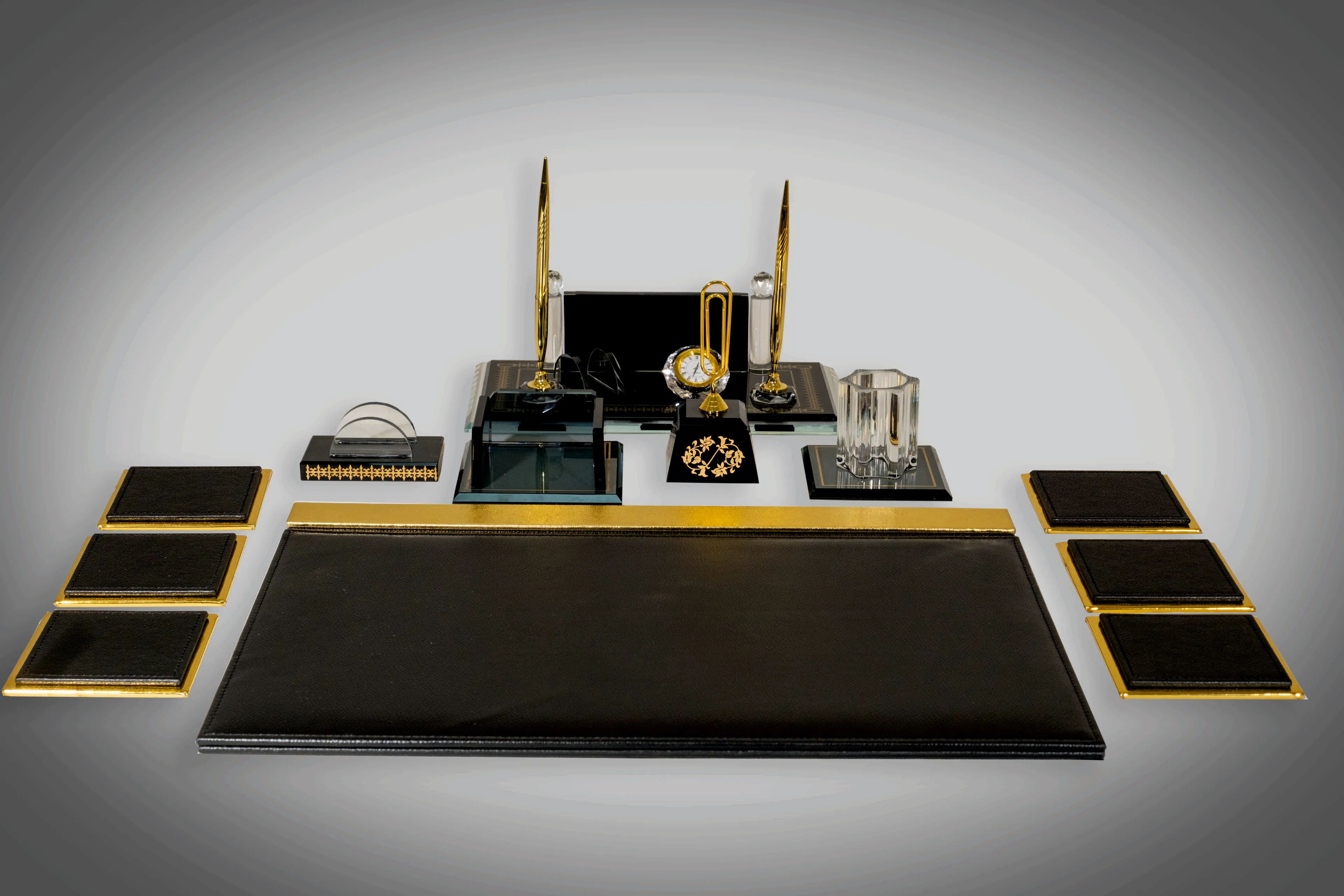 12 Parça Kristal Premium Masa Seti: İşlevsellik ve Şıklığın Buluşması