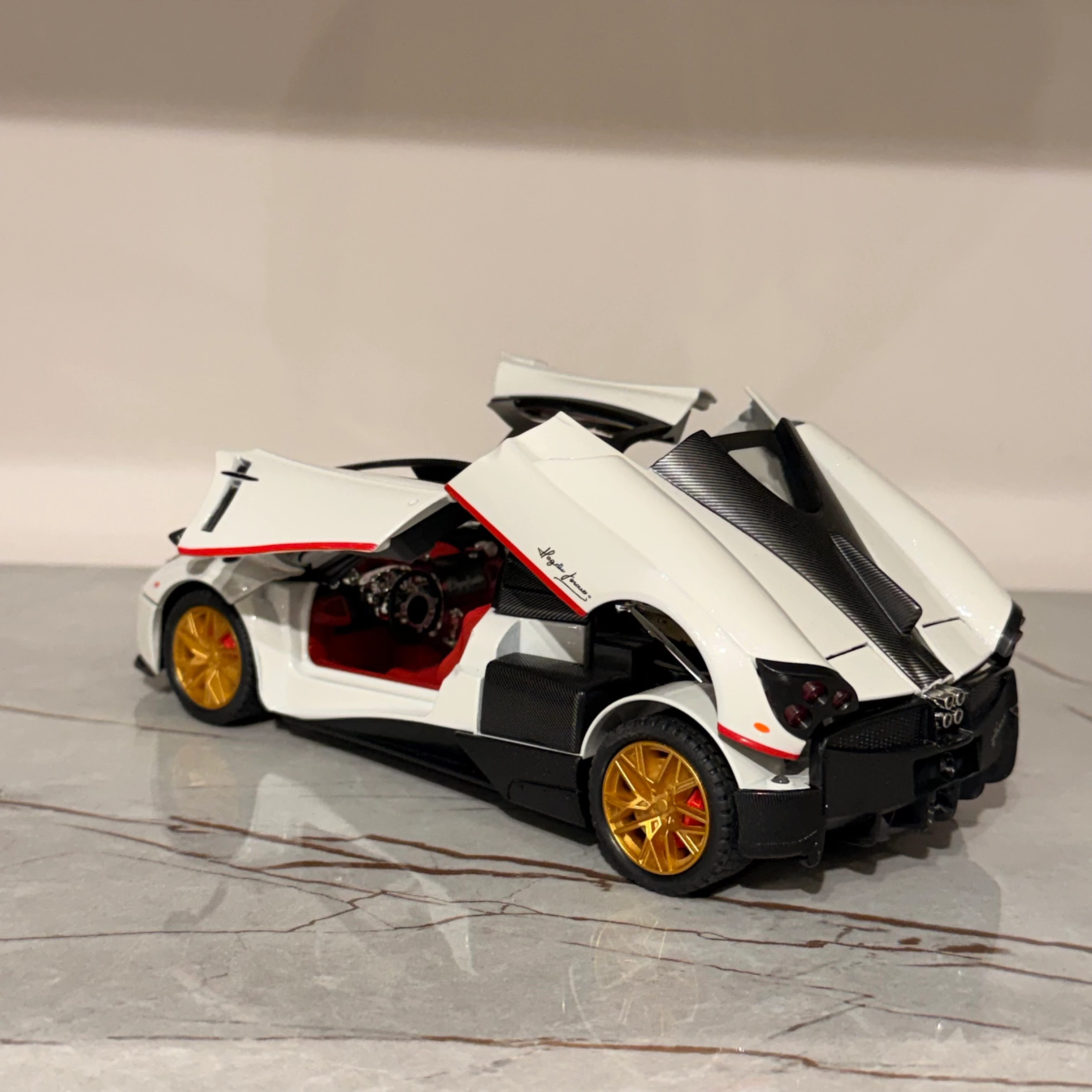 Pagani Huayra Diecast 1/24 Ölçek
