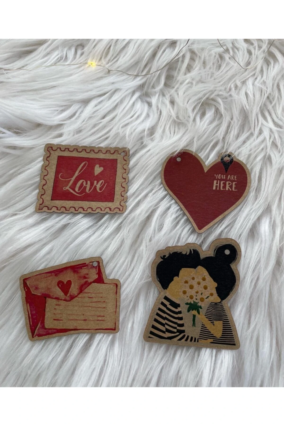 Sevgililer Günü Temalı 4 Farklı Model Şeklinde Delikli Kraft Etiket - 25 Adet