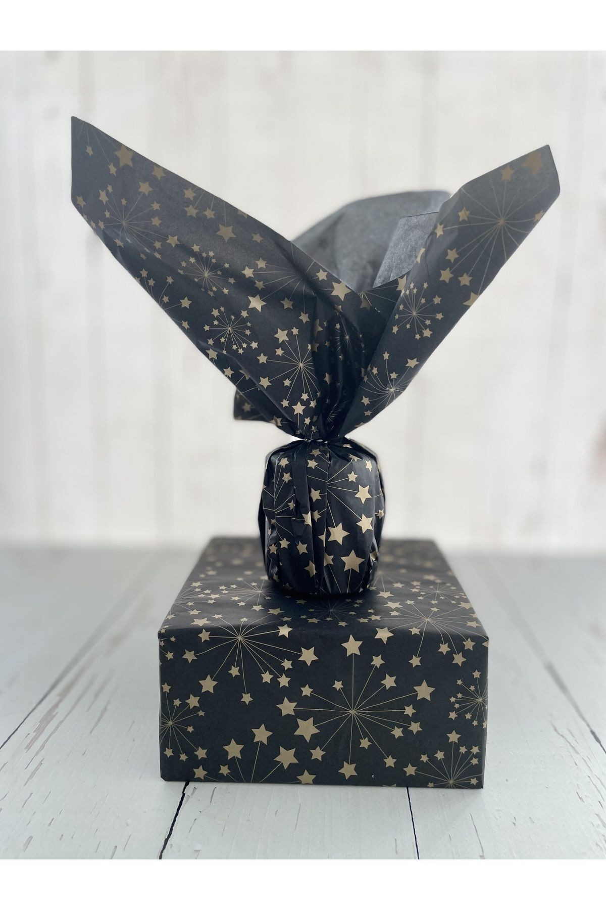 Siyah Fonlu Gold Yıldız Desenli Pelur Kağıdı / Paketleme Kağıdı - 20 Adet - 50 adet - 100 Adet - 500 Adet - 1000 Adet