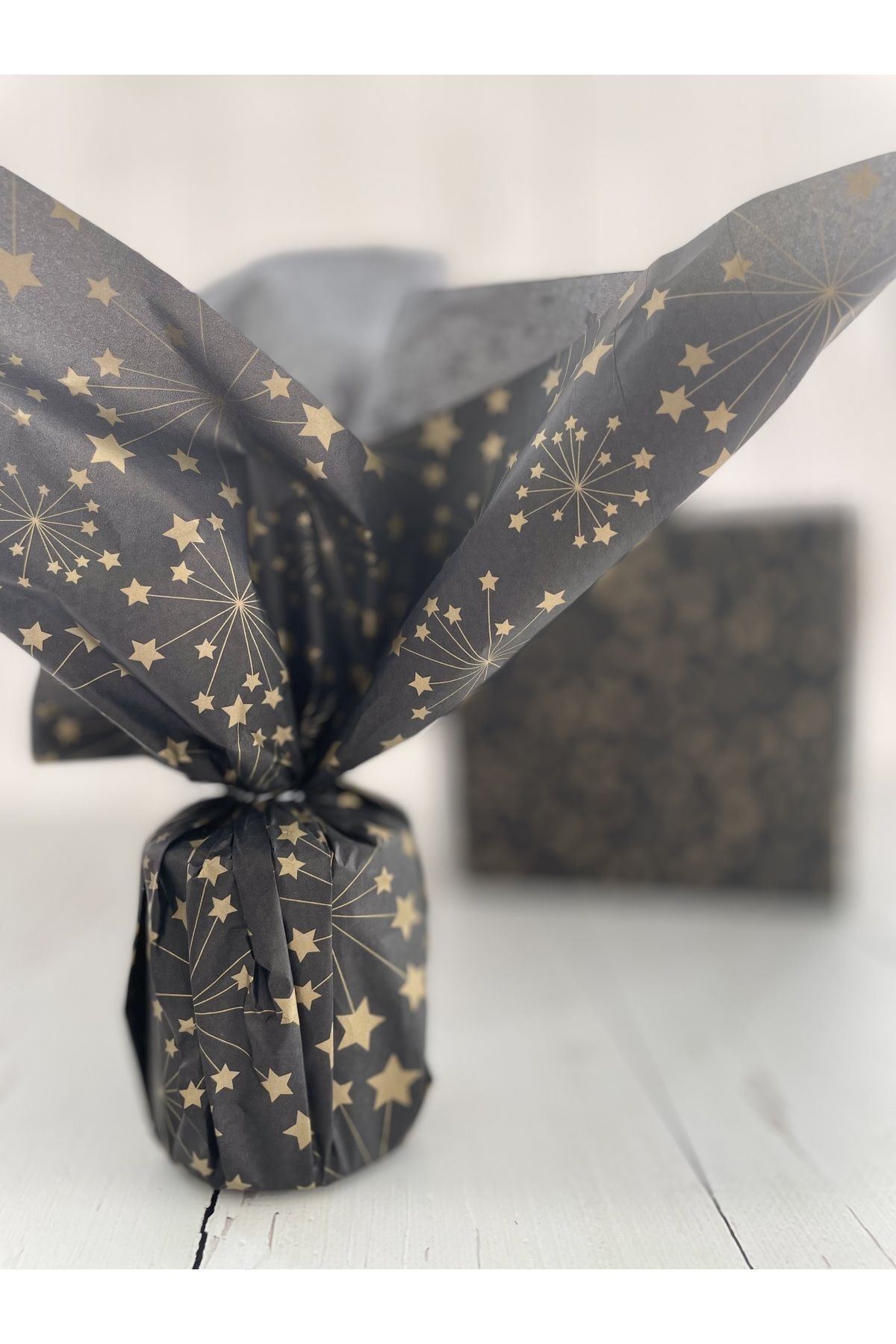 Siyah Fonlu Gold Yıldız Desenli Pelur Kağıdı / Paketleme Kağıdı - 20 Adet - 50 adet - 100 Adet - 500 Adet - 1000 Adet