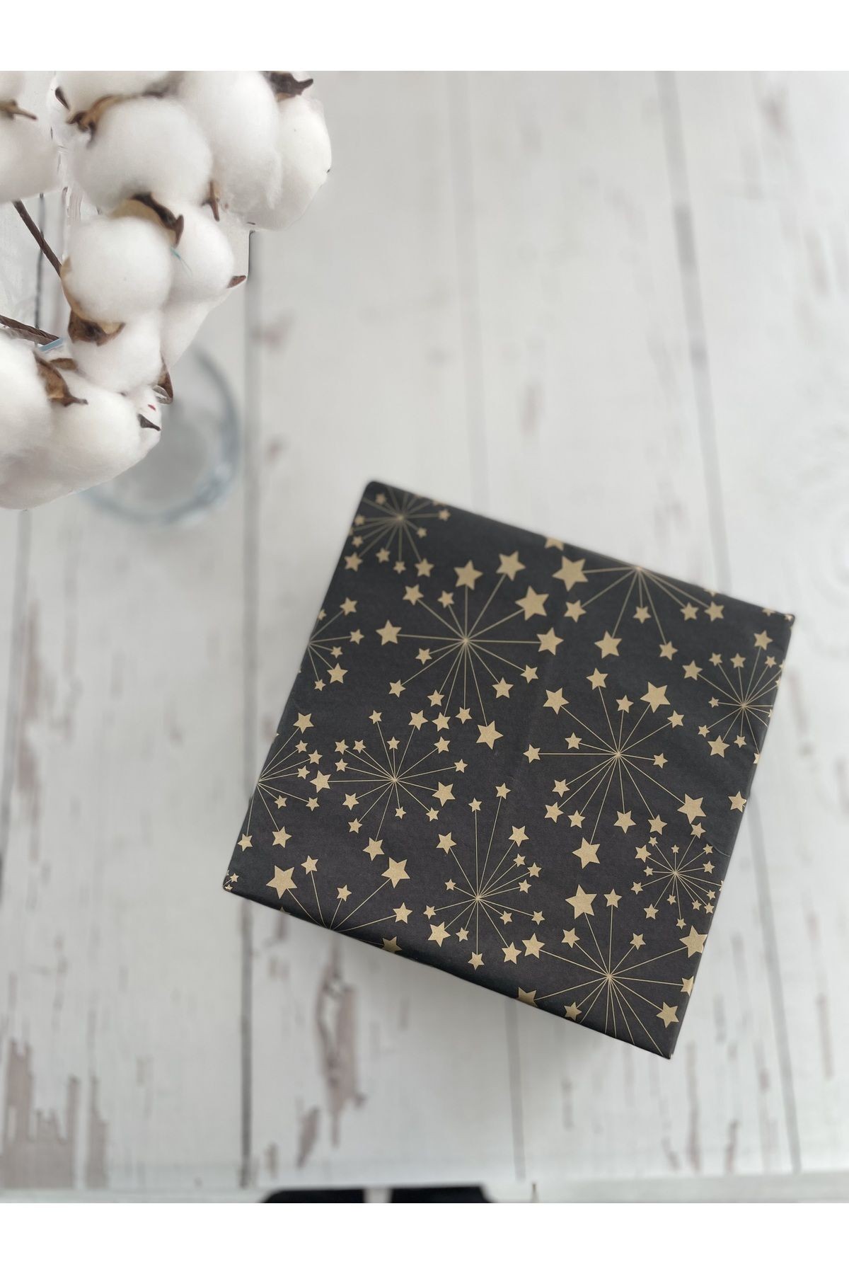 Siyah Fonlu Gold Yıldız Desenli Pelur Kağıdı / Paketleme Kağıdı - 20 Adet - 50 adet - 100 Adet - 500 Adet - 1000 Adet