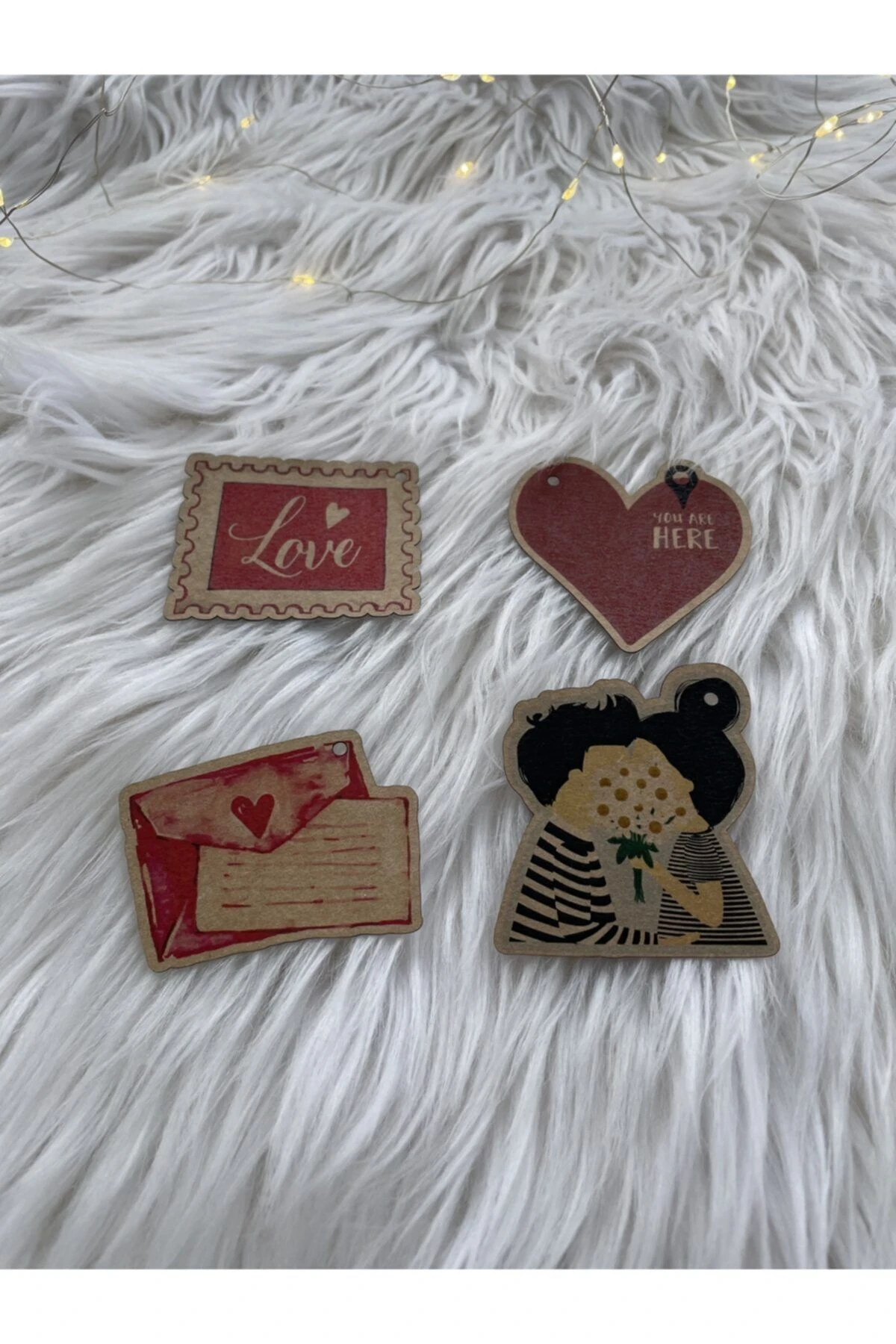 Sevgililer Günü Temalı 4 Farklı Model Şeklinde Delikli Kraft Etiket - 25 Adet