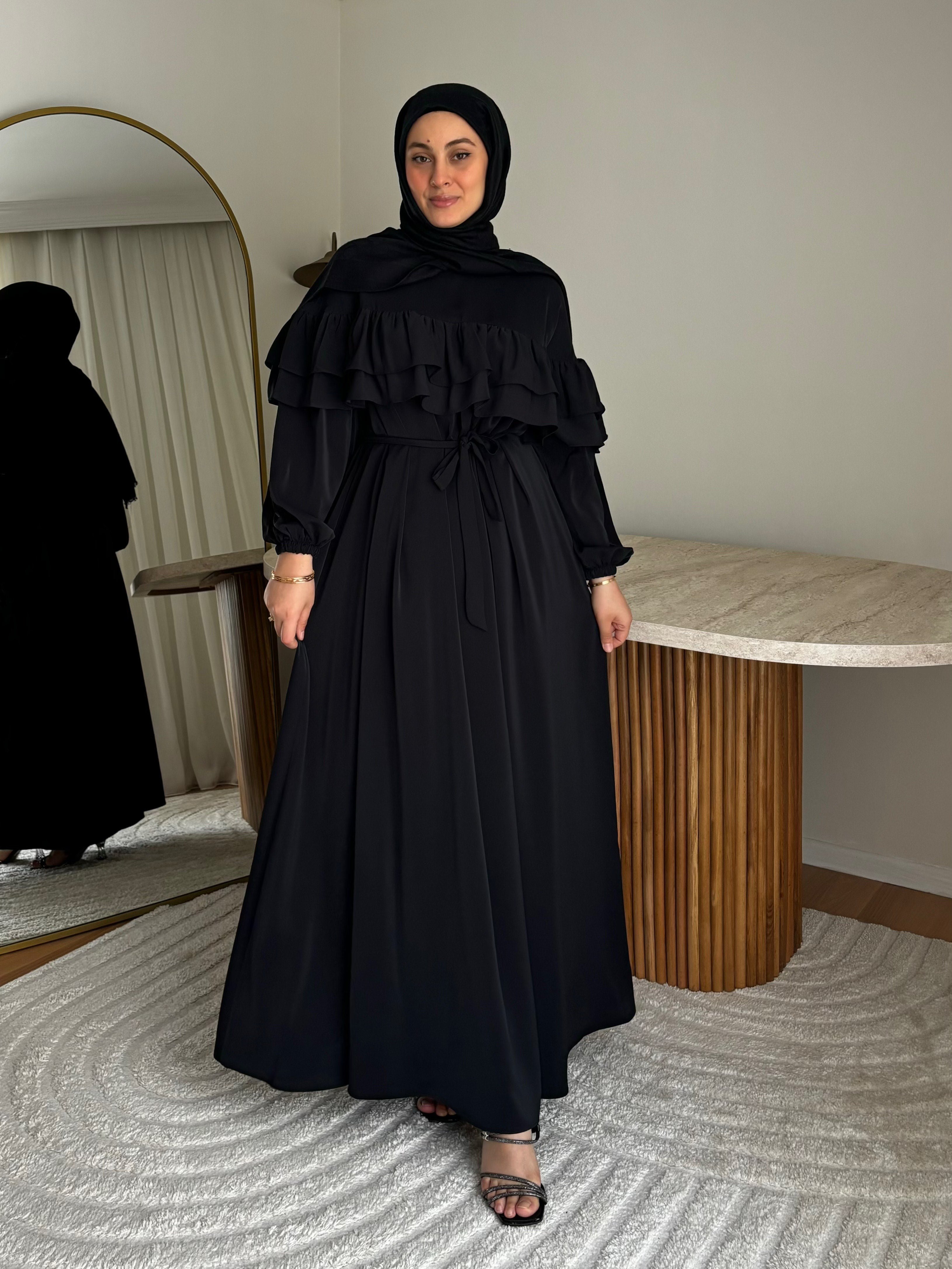 Leyla Dubai İpeği Fırfır Elbise Siyah