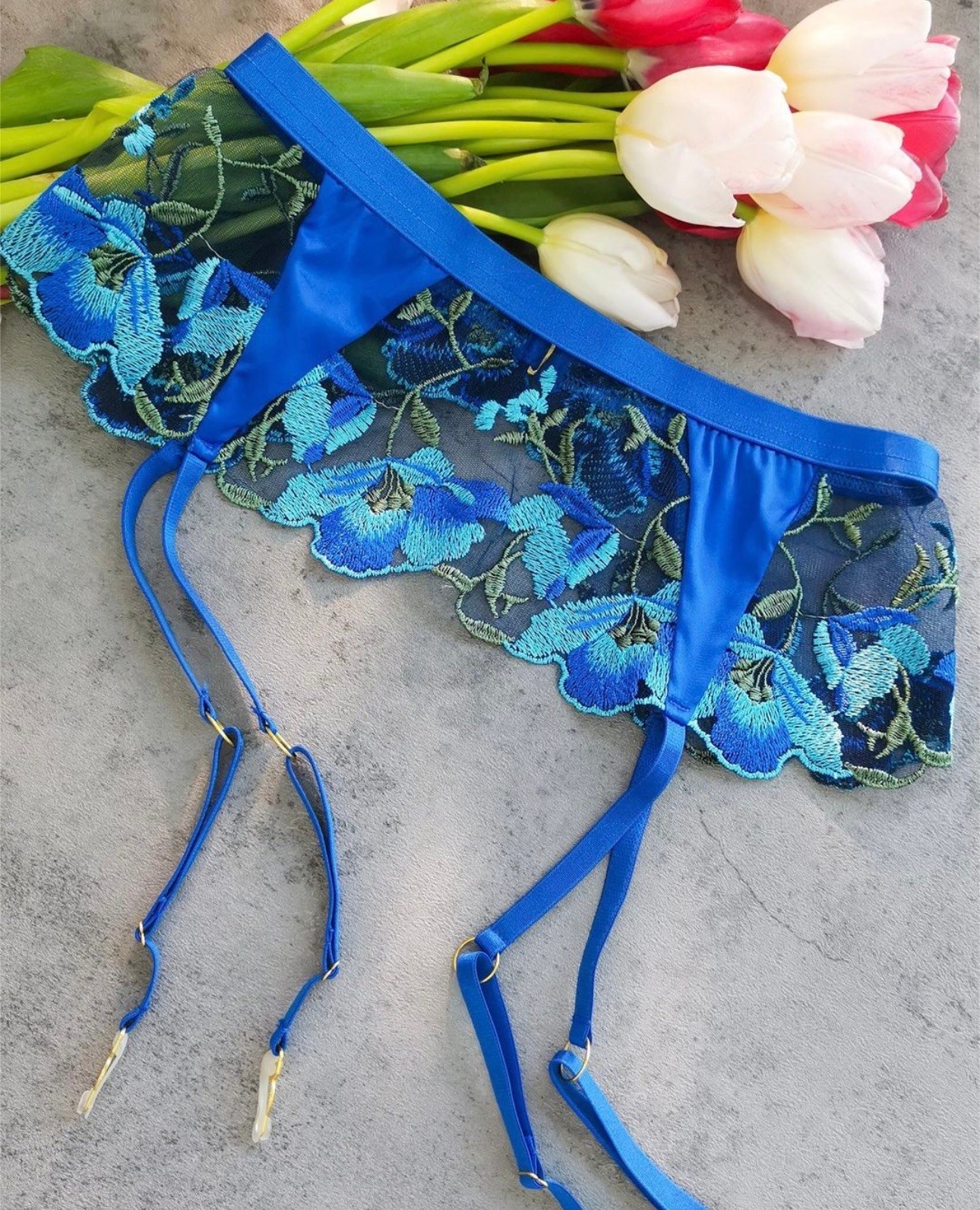 Blue Bloom – Nakış Detaylı Jartiyerli Set