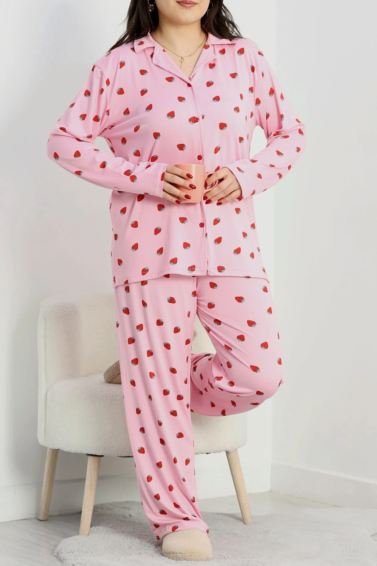 Çilek Desenli Kadın Pijama Takımı 