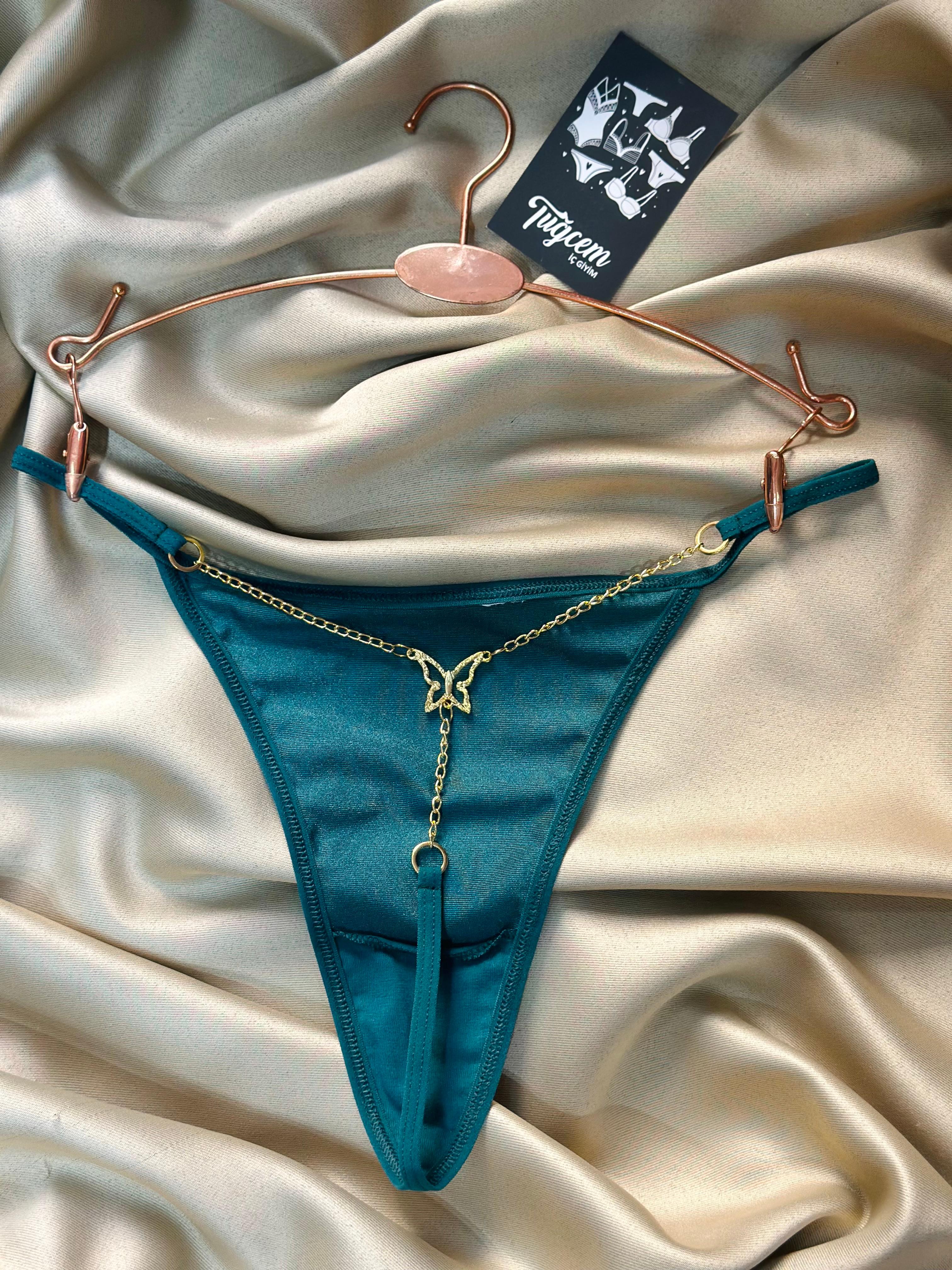 Emerald Whisper – Yeşil Kelebek Zincirli Tanga
