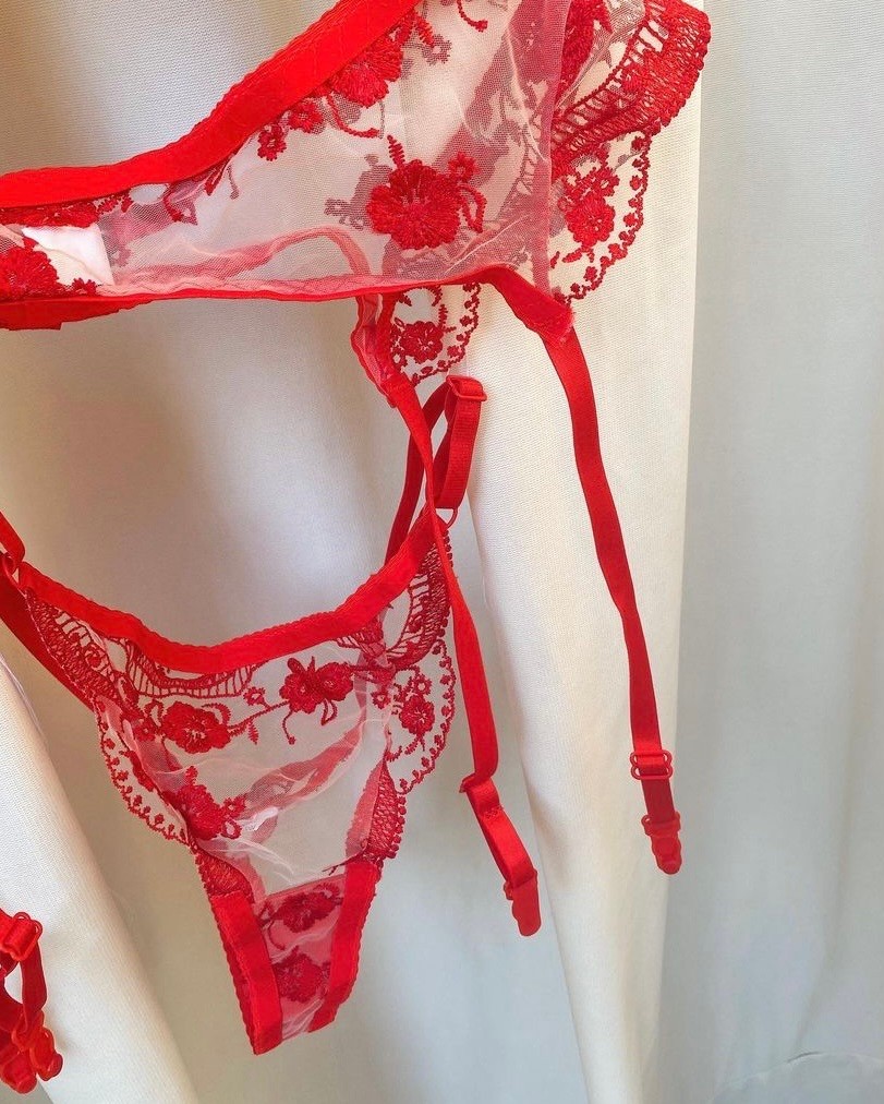 Red Jartiyer Set