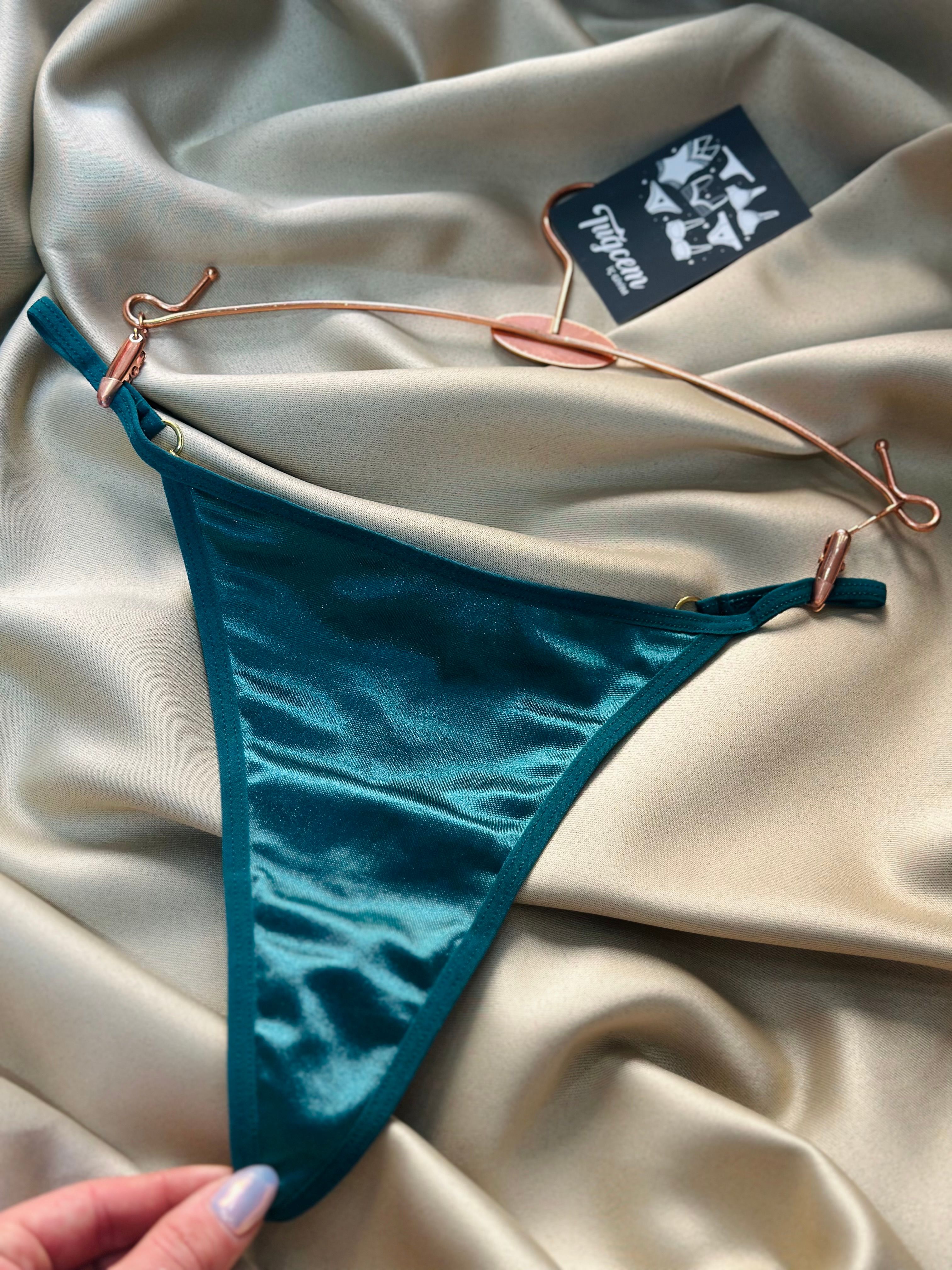 Emerald Whisper – Yeşil Kelebek Zincirli Tanga