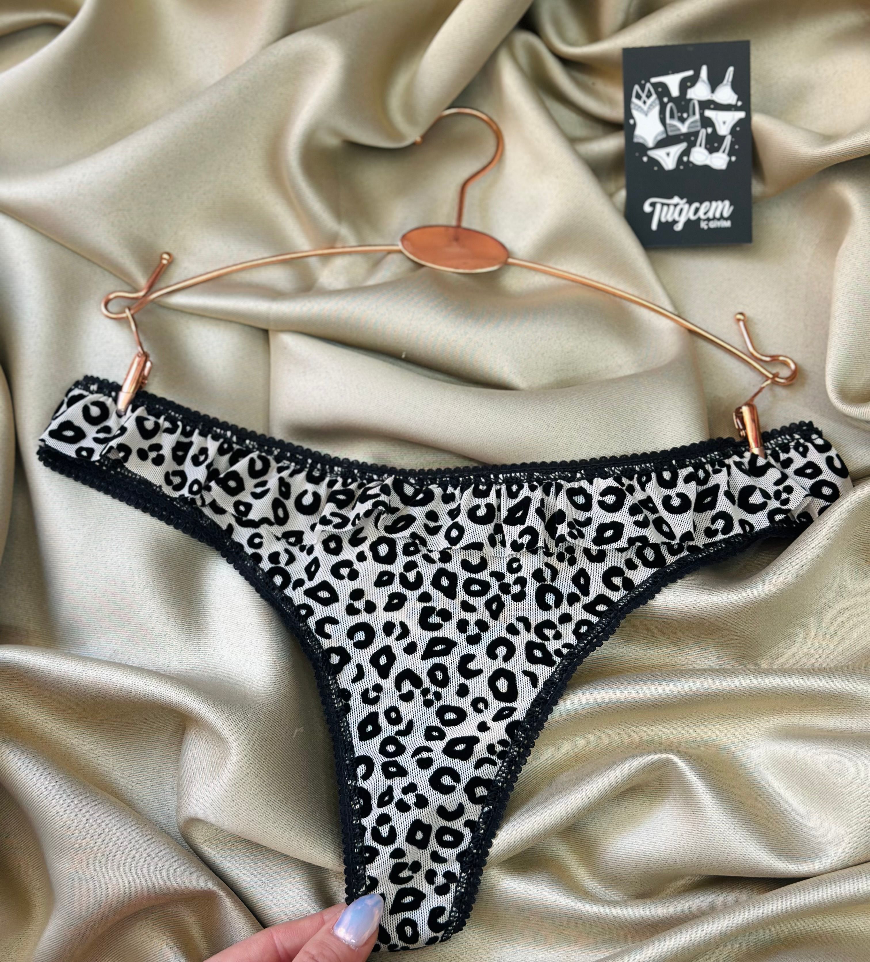 Velvet Wild – Leopar Kadife Dokulu String