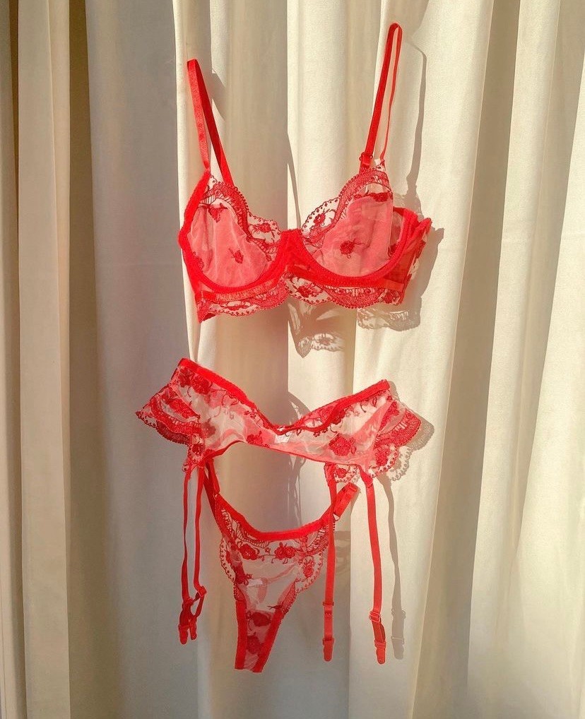 Red Jartiyer Set