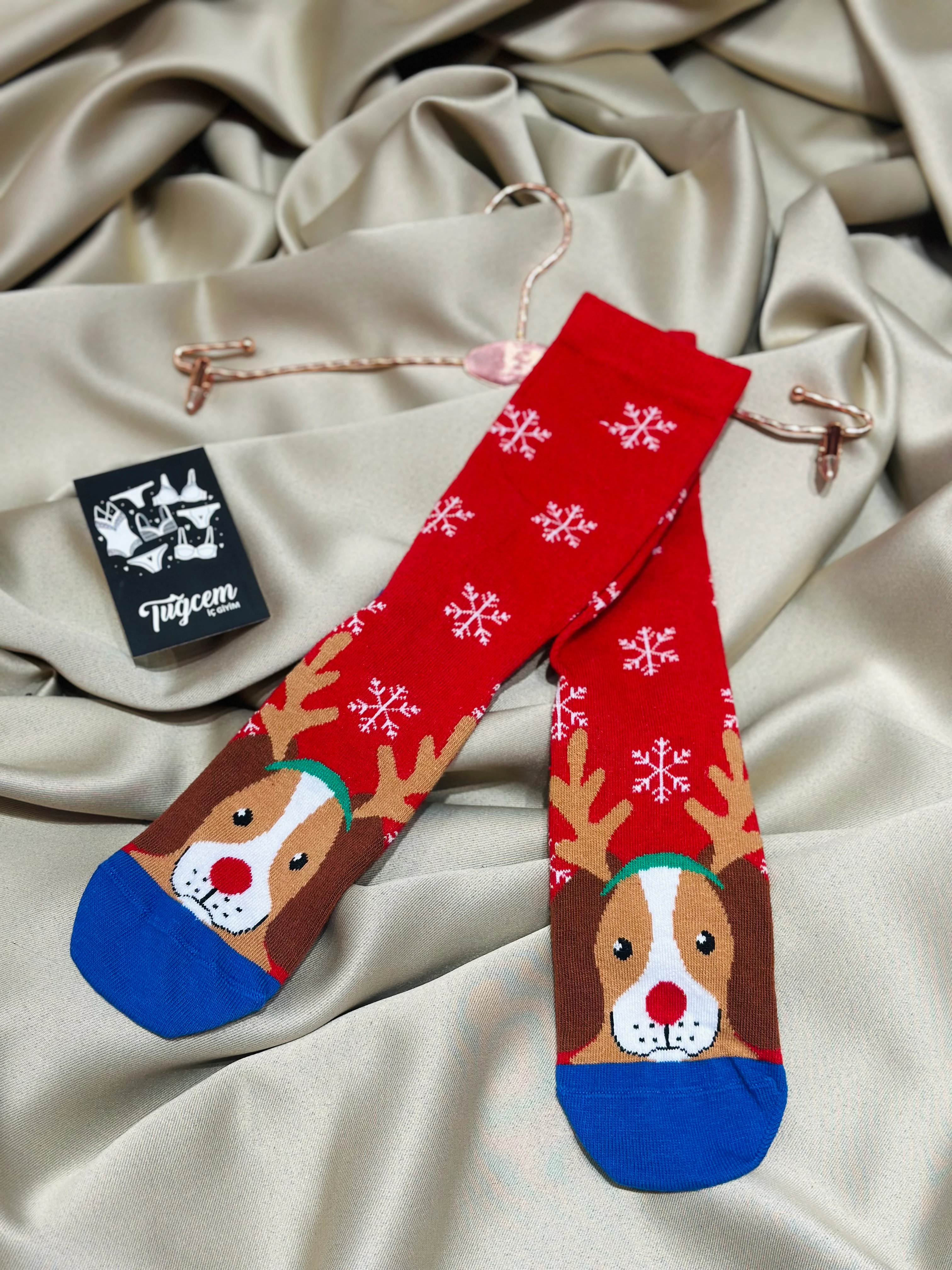  Yılbaşı Temalı Köpek Figürlü Kırmızı Çorap