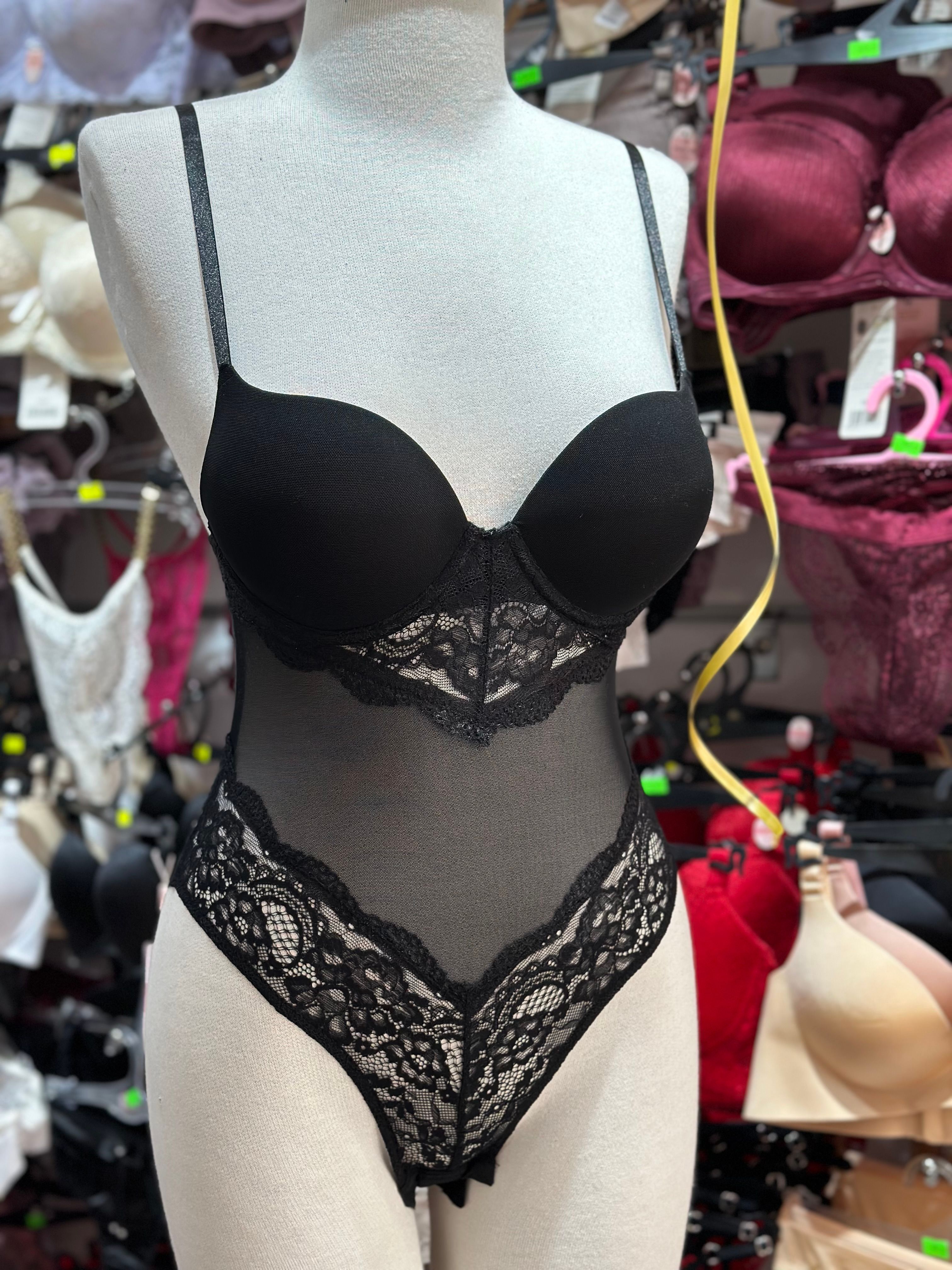 NOIRELLA – Siyah Dantelli Transparan Body - Destekli