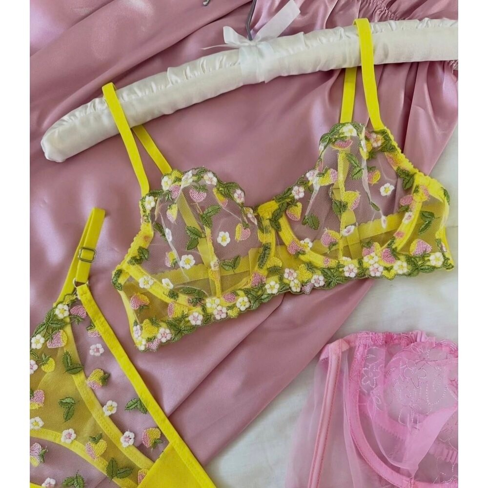 Sunny Bloom – Çiçek İşlemeli Bralet Takımı
