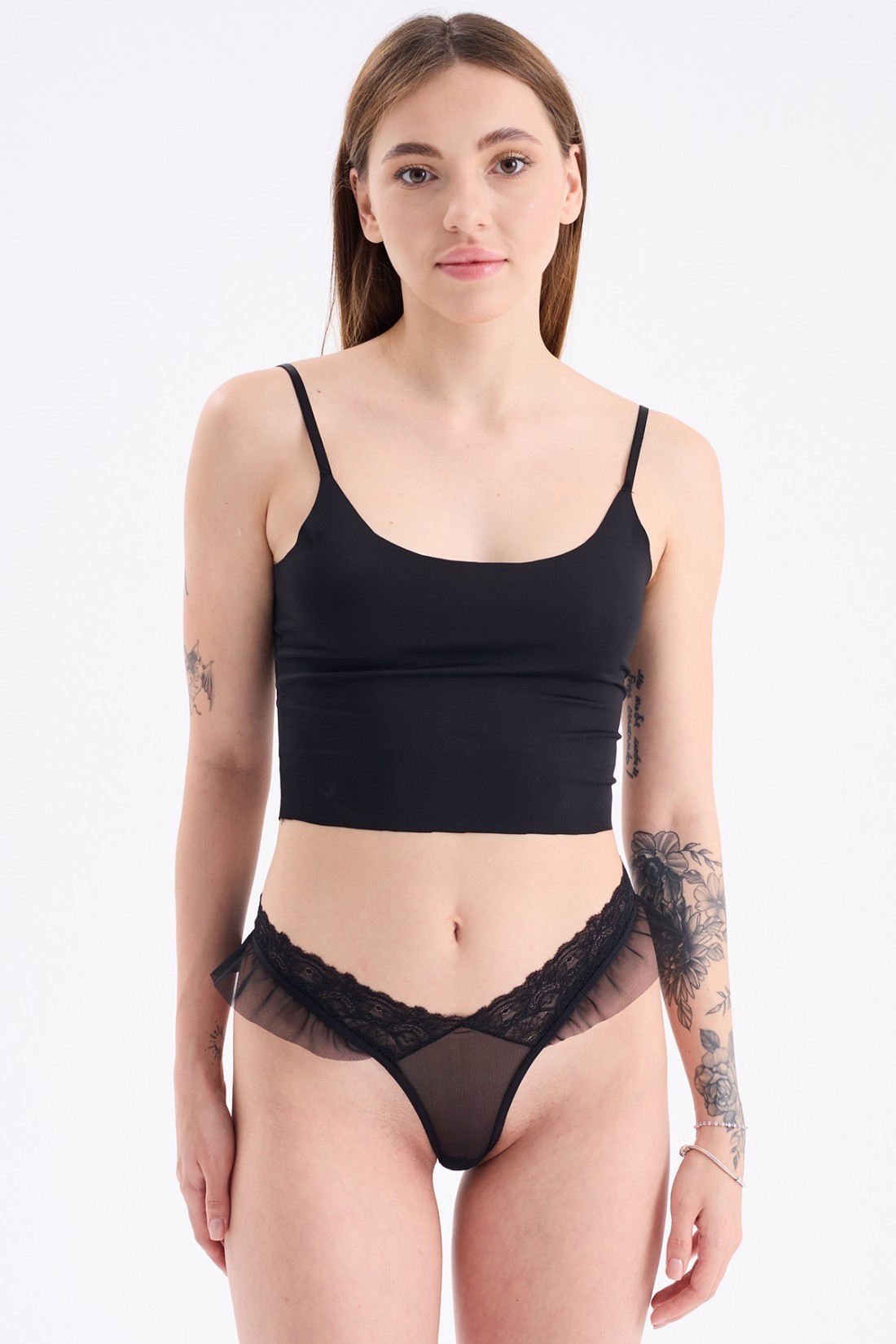 Yanları Fırfır Detaylı String