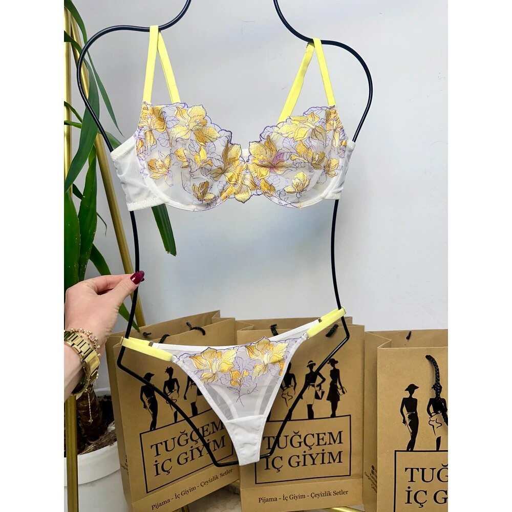 Blooming Belle – Sarı Çiçek İşlemeli Transparan Takım