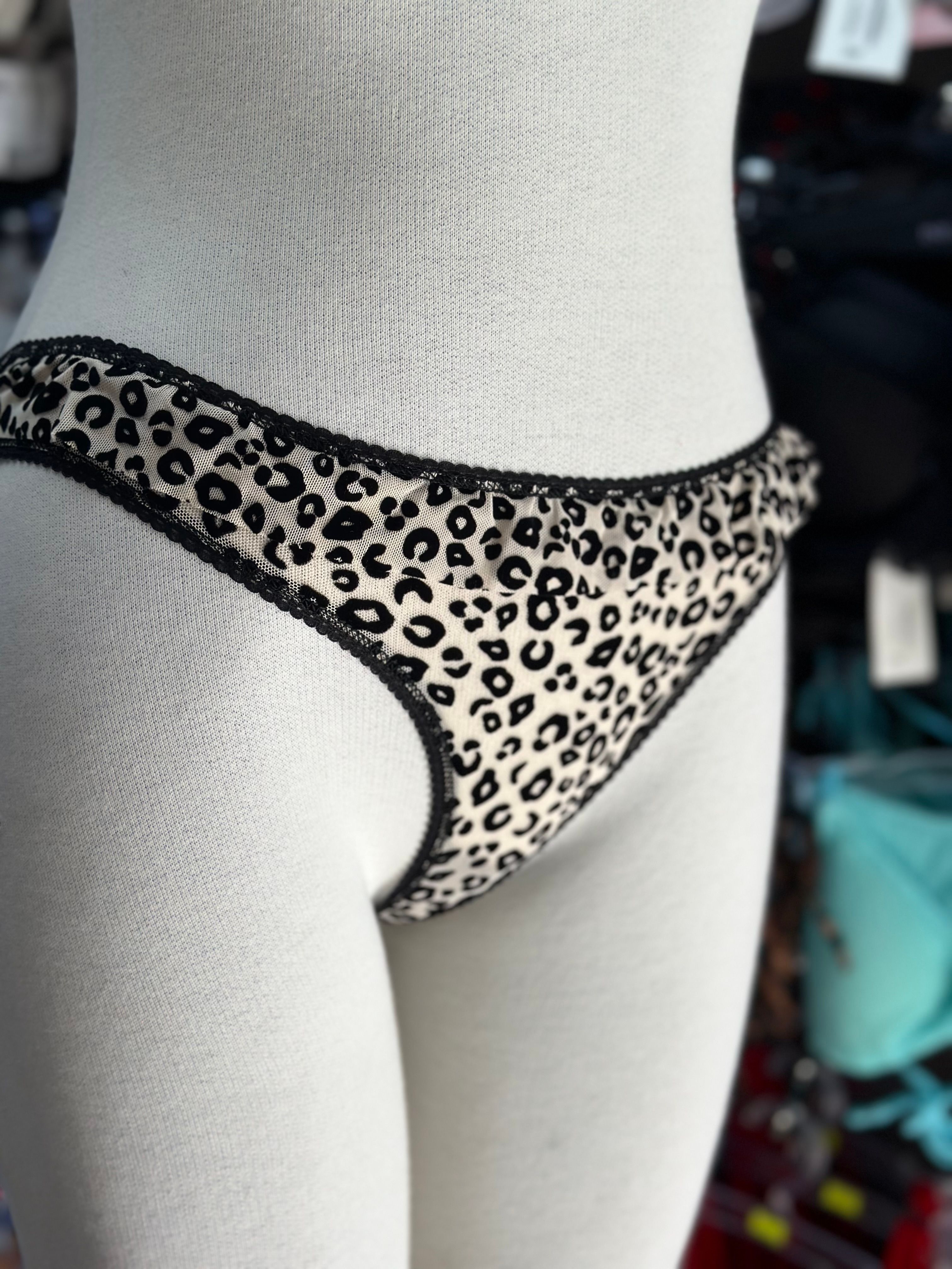 Velvet Wild – Leopar Kadife Dokulu String