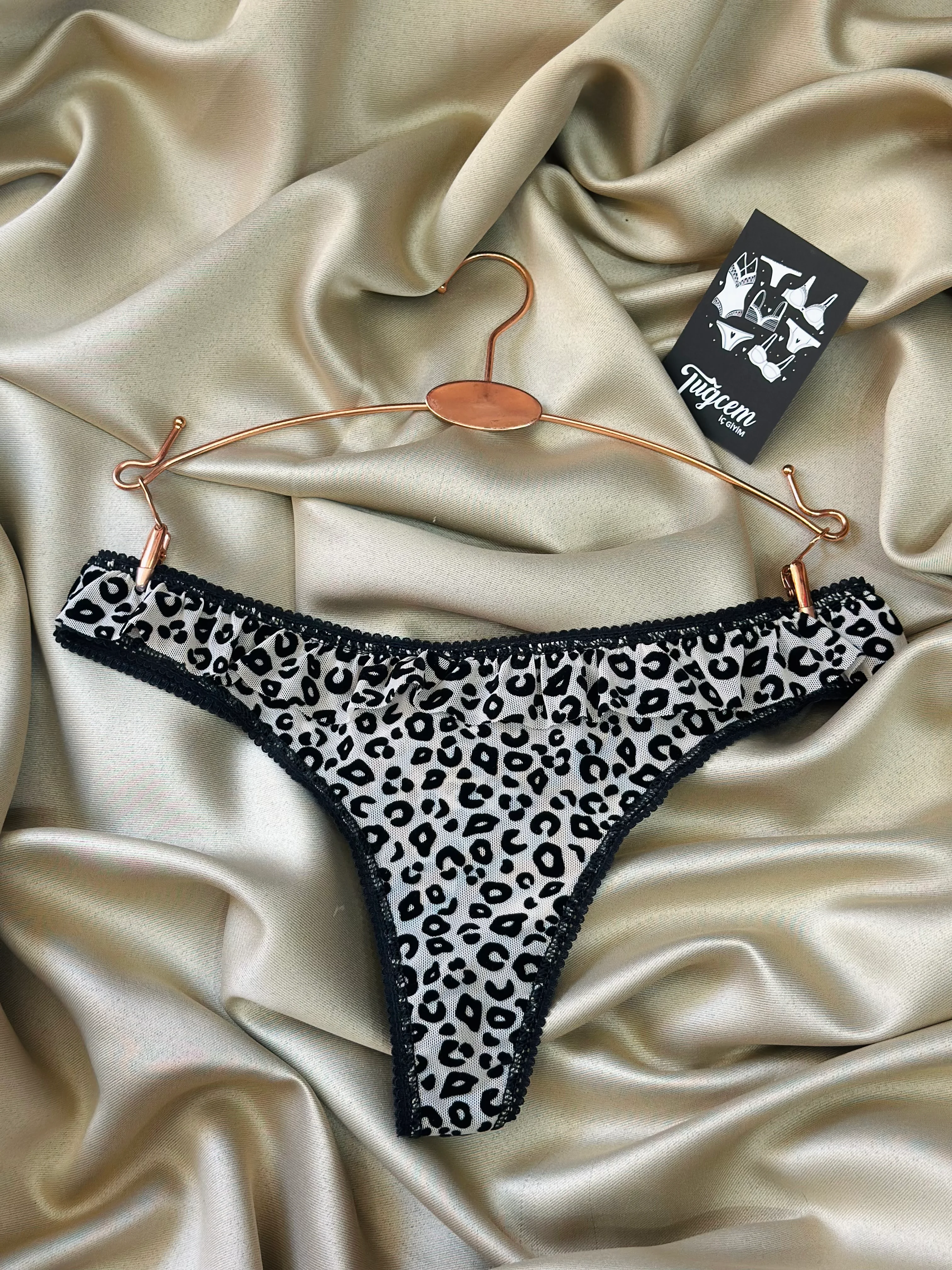 Velvet Wild – Leopar Kadife Dokulu String