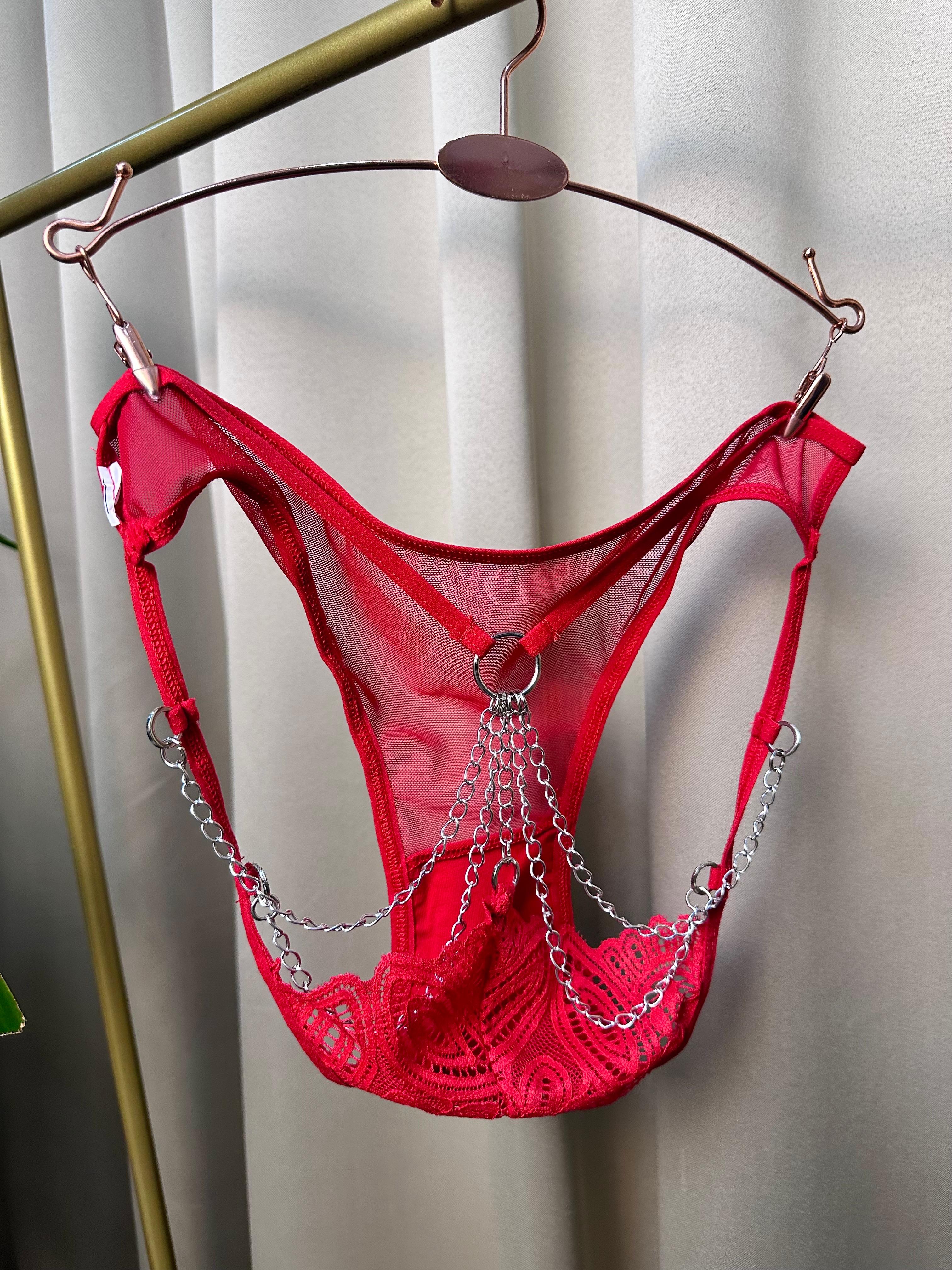 Zincir Detaylı Kırmızı Model