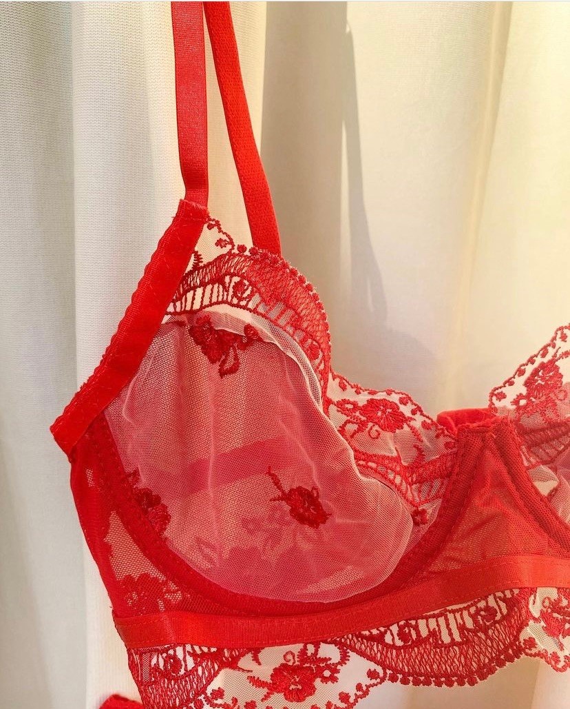 Red Jartiyer Set