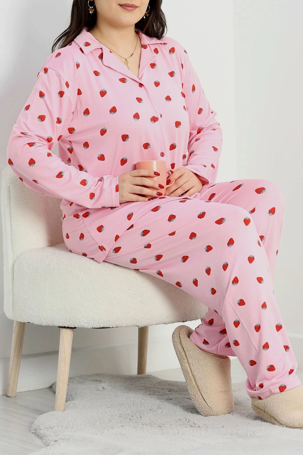 Çilek Desenli Kadın Pijama Takımı 