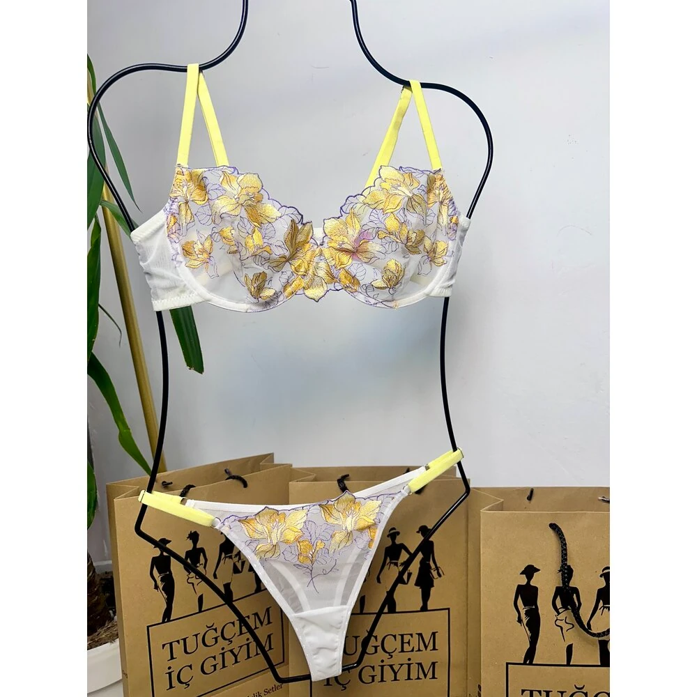 Blooming Belle – Sarı Çiçek İşlemeli Transparan Takım