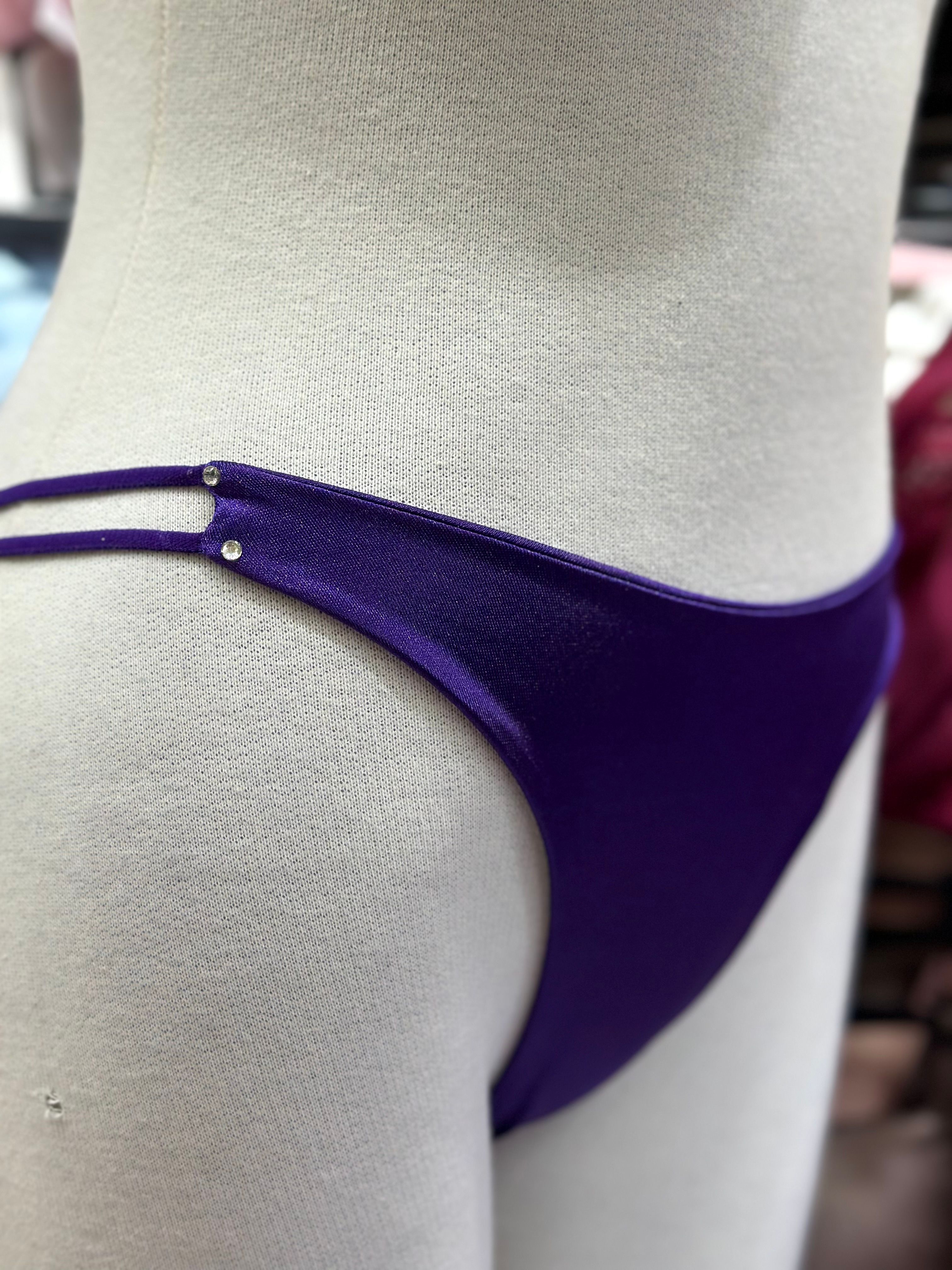 Velvet Violet – Mor Taş Detaylı Saten Tanga