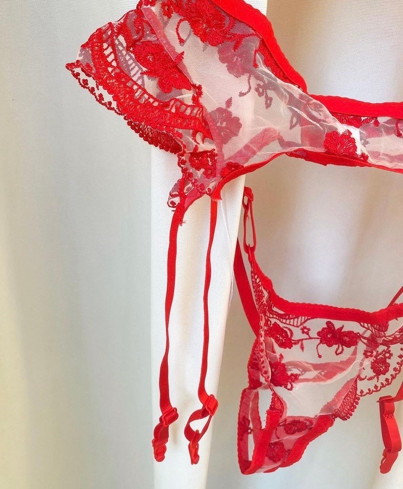 Red Jartiyer Set