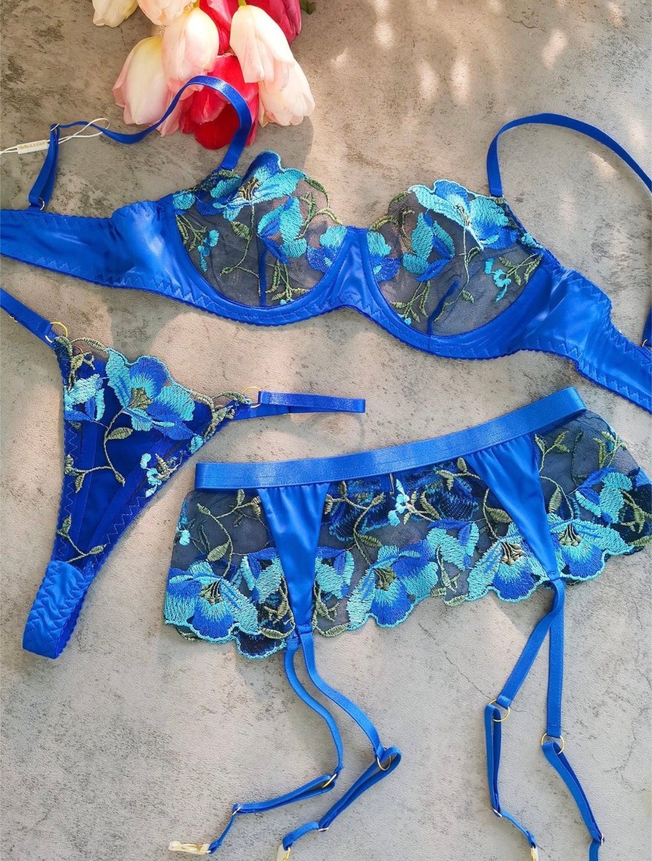 Blue Bloom – Nakış Detaylı Jartiyerli Set
