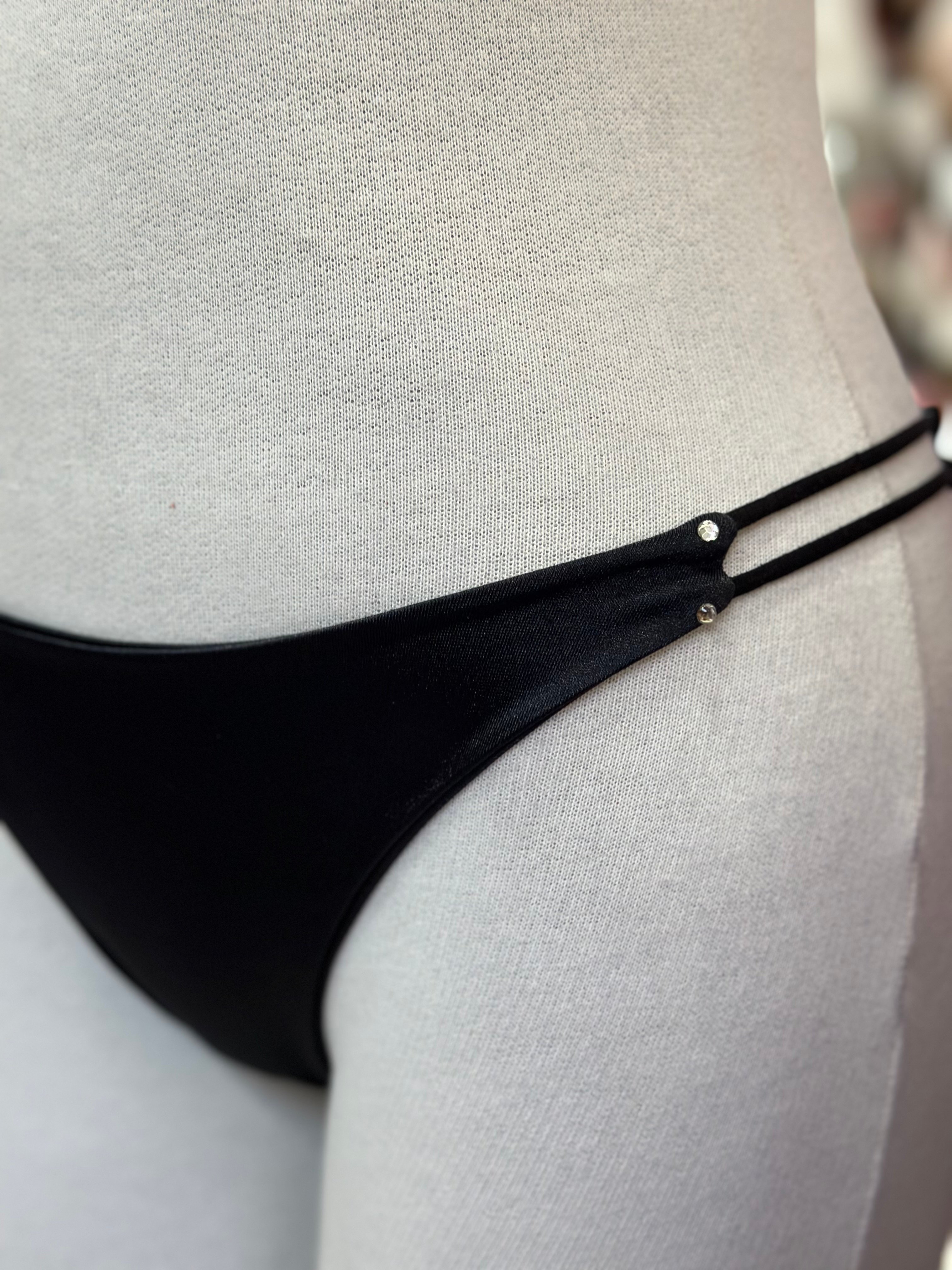Midnight Touch – Taş Detaylı Siyah Saten Tanga