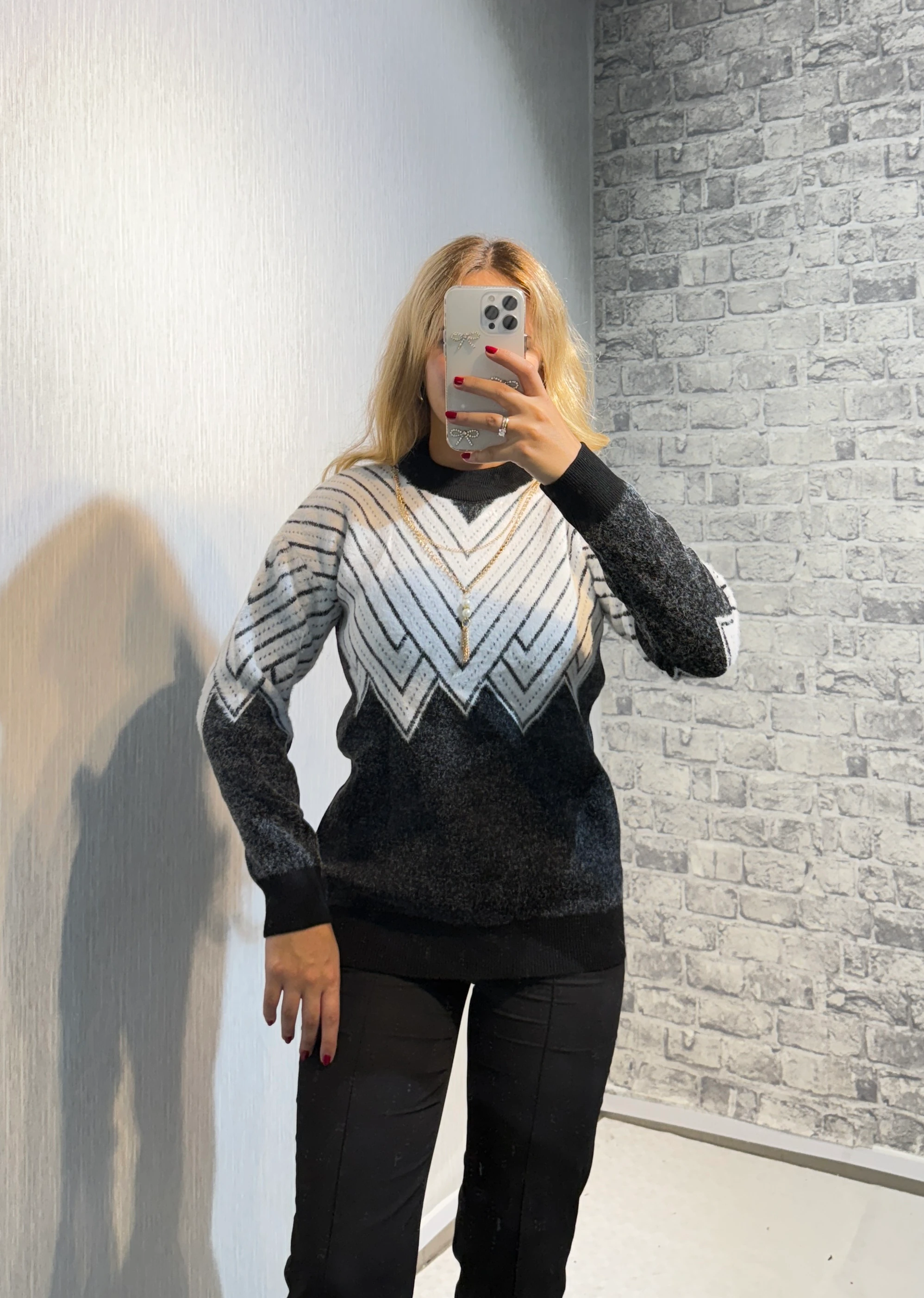 V Yaka Kolyeli Triko Kazak - Siyah