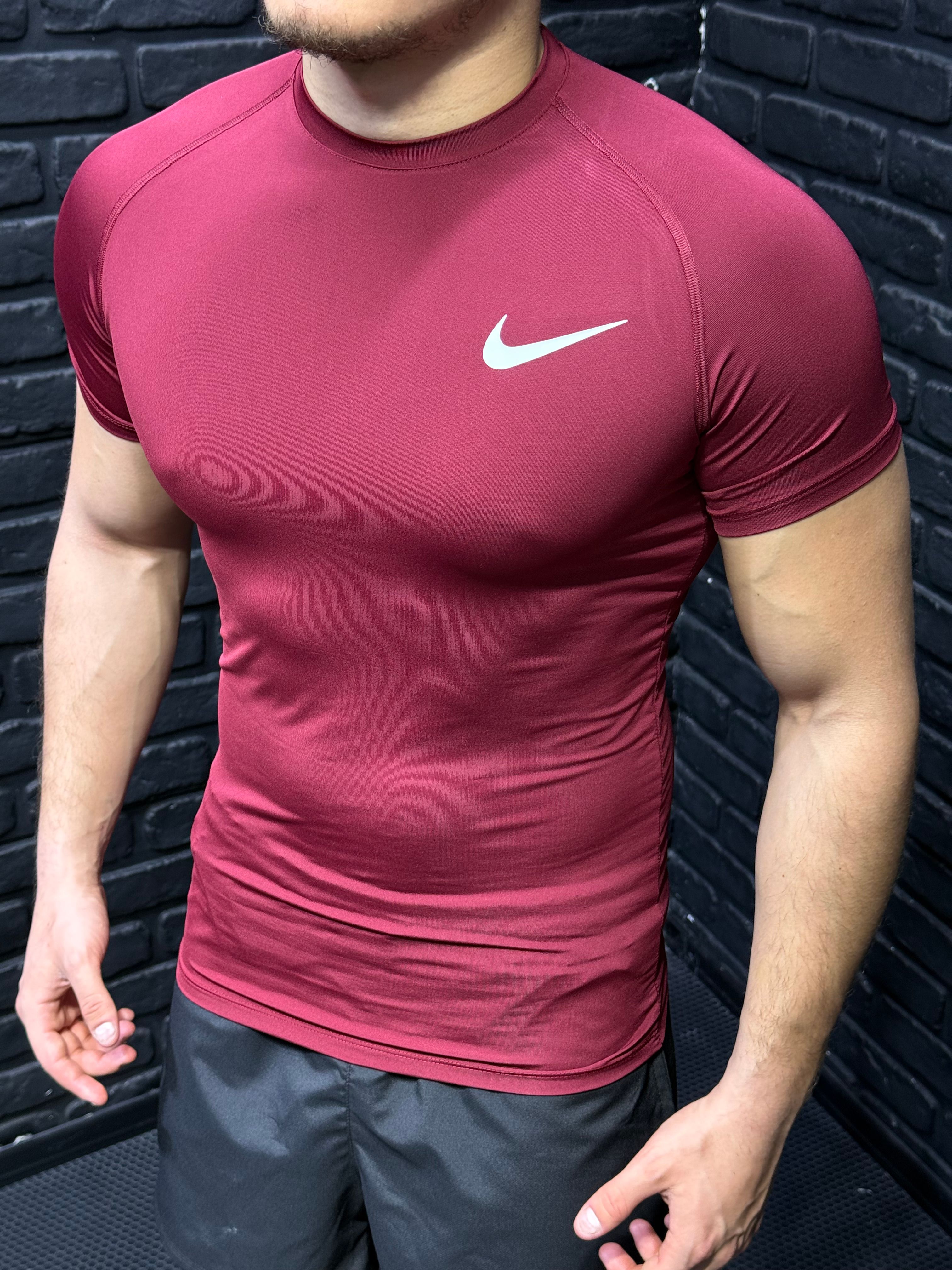Nike Küçük Logolu Compression T-Shirt - Bordo