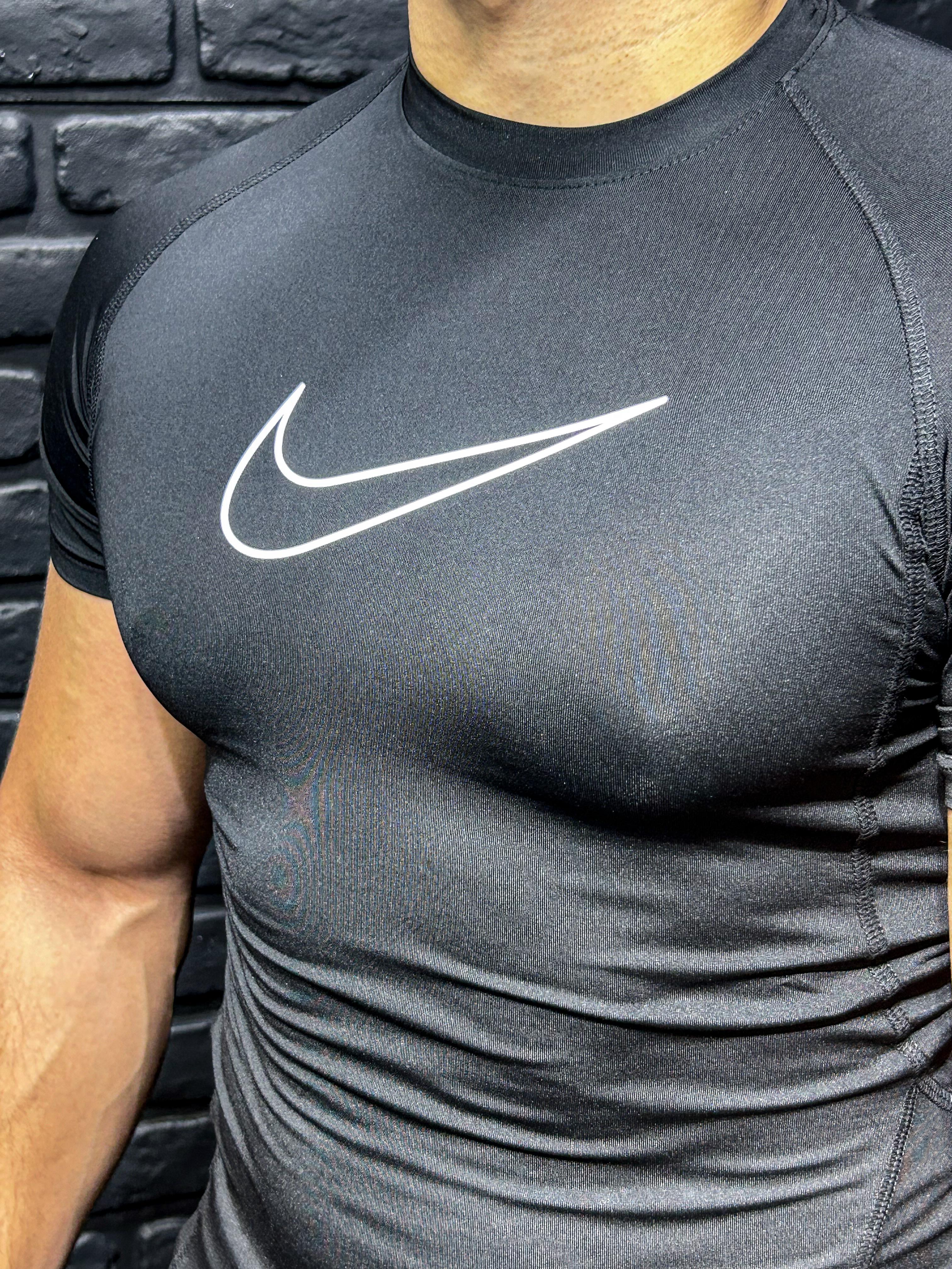Nike Büyük Logolu Compression T-Shirt