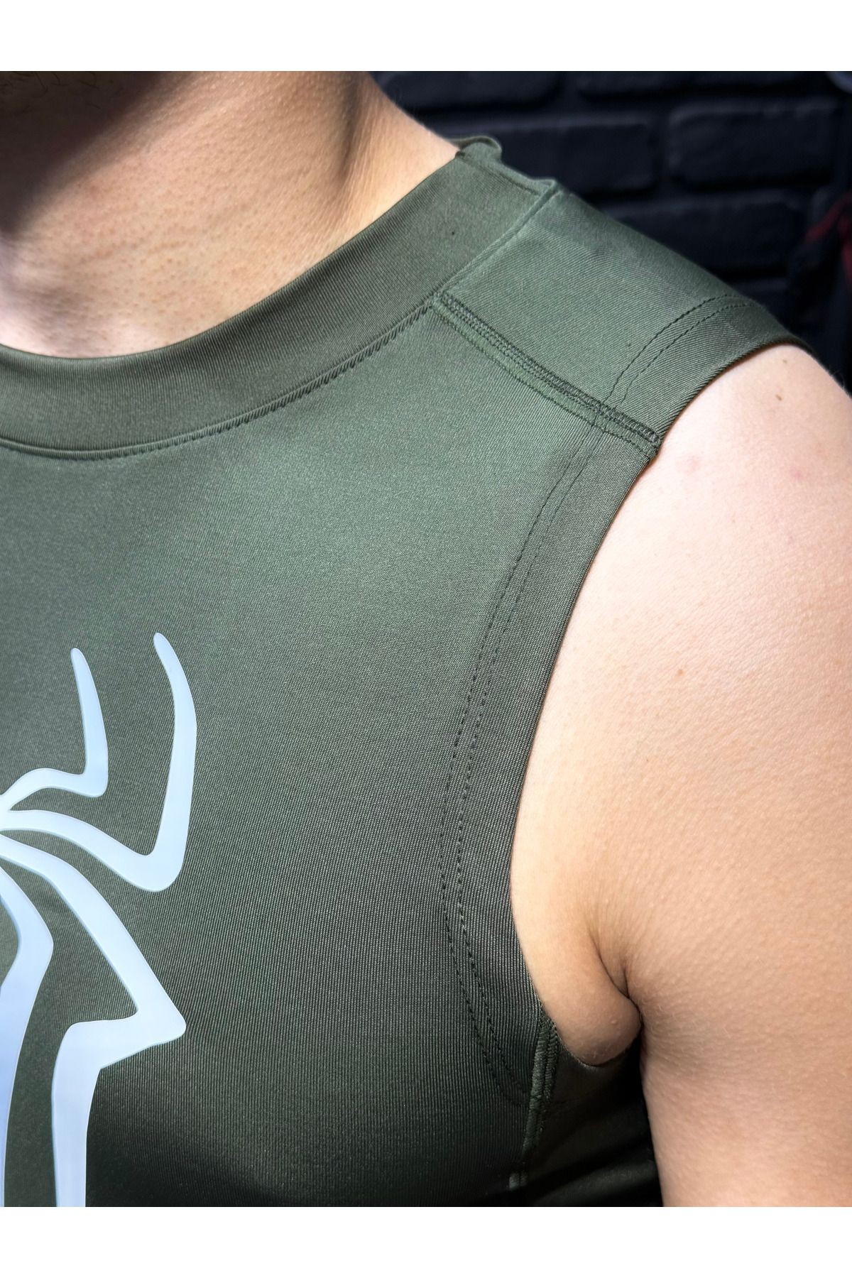 Compression Haki Beyaz Örümcek Baskılı Atlet – Spor & Antrenman Atleti